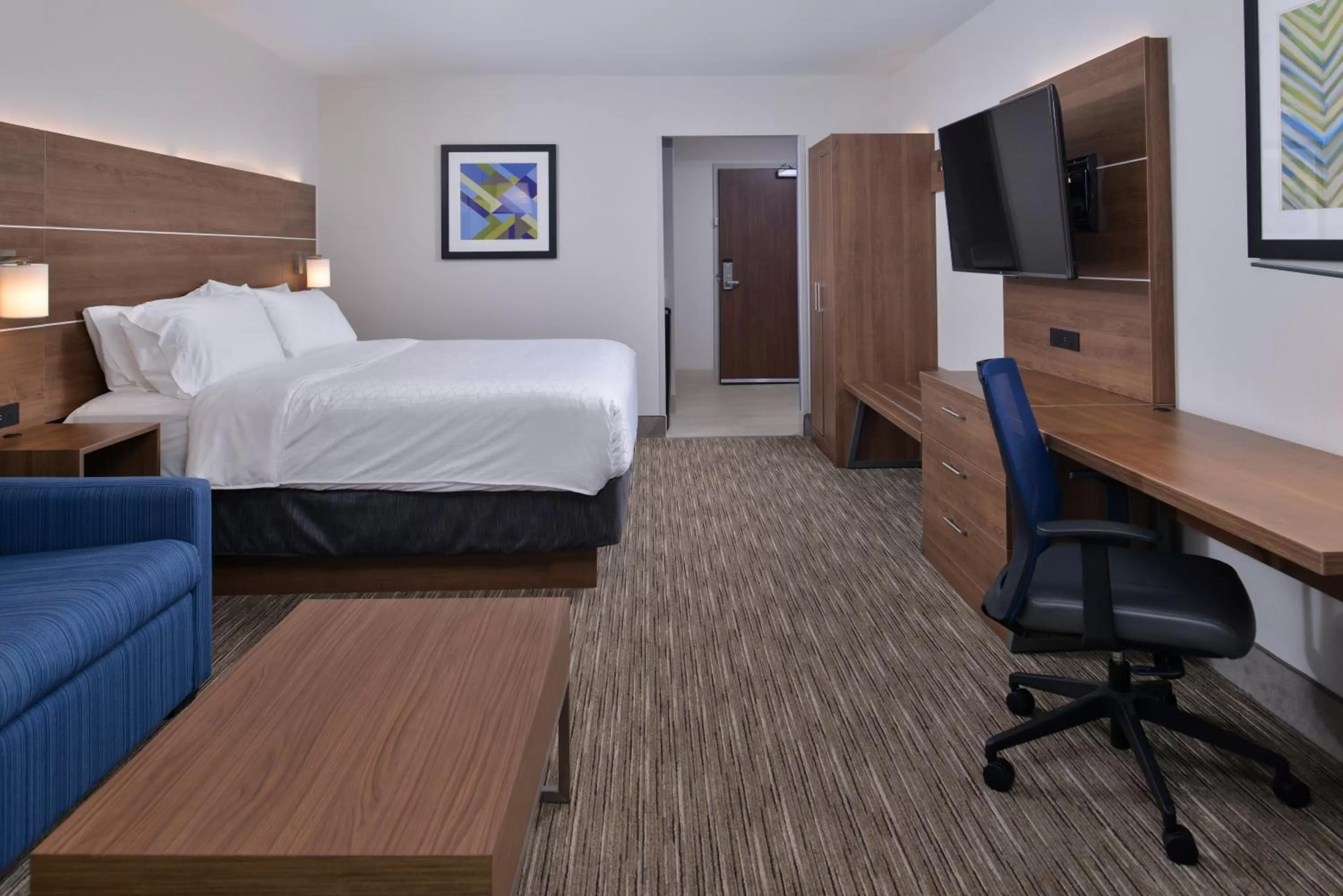 Photo of the whole room, Bed in Holiday Inn Express & Suites - Marshalltown by IHG