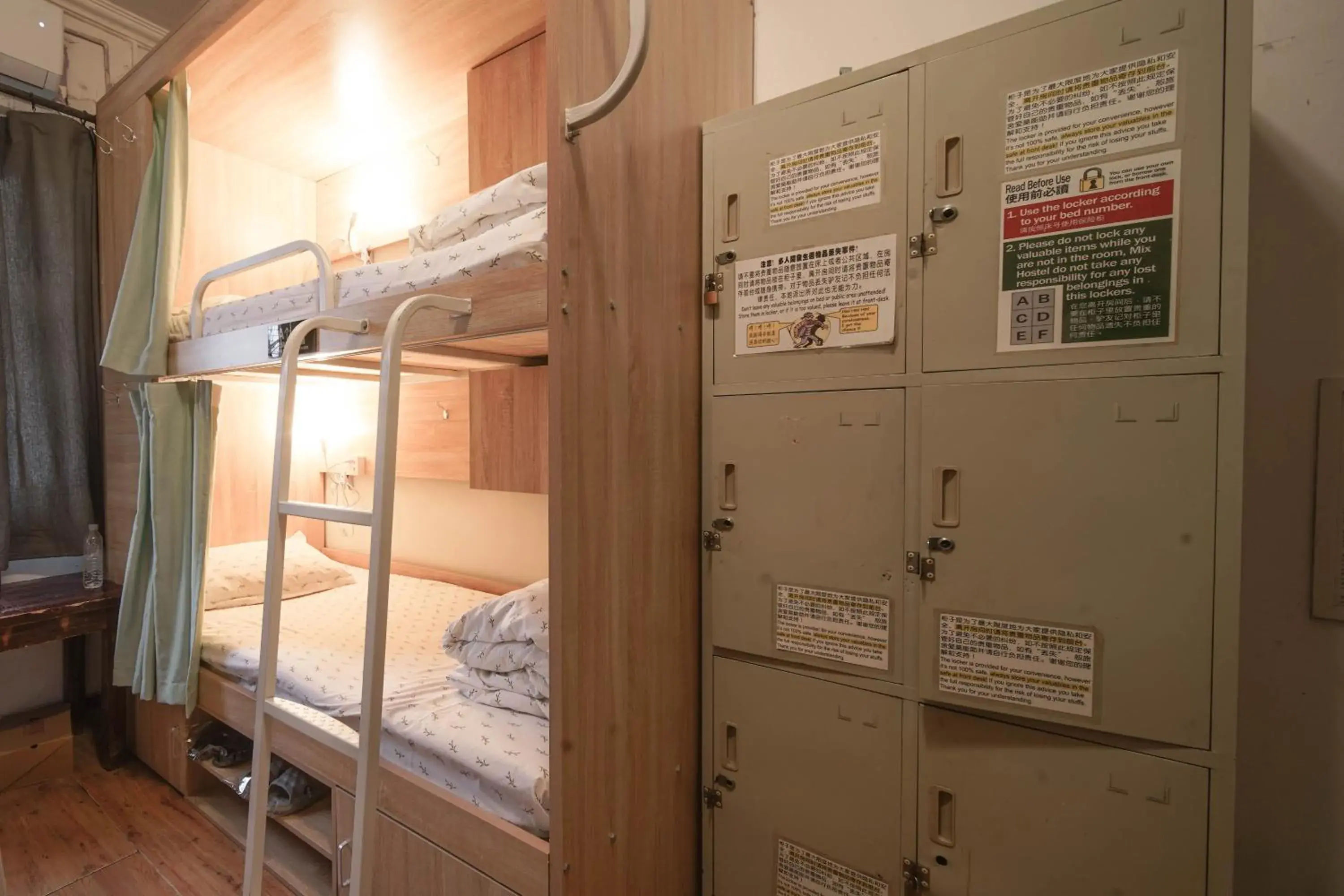 bunk bed in Chengdu Mix Hostel Backpackers