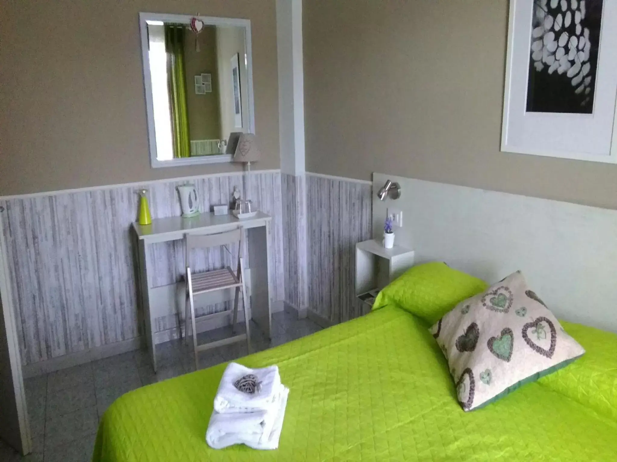 Triple Room with Balcony in B&B Sweet Home Two Steps From The Ruins... Triple Room with Balcony in B&B Sweet Home Two Steps From The Ruins...