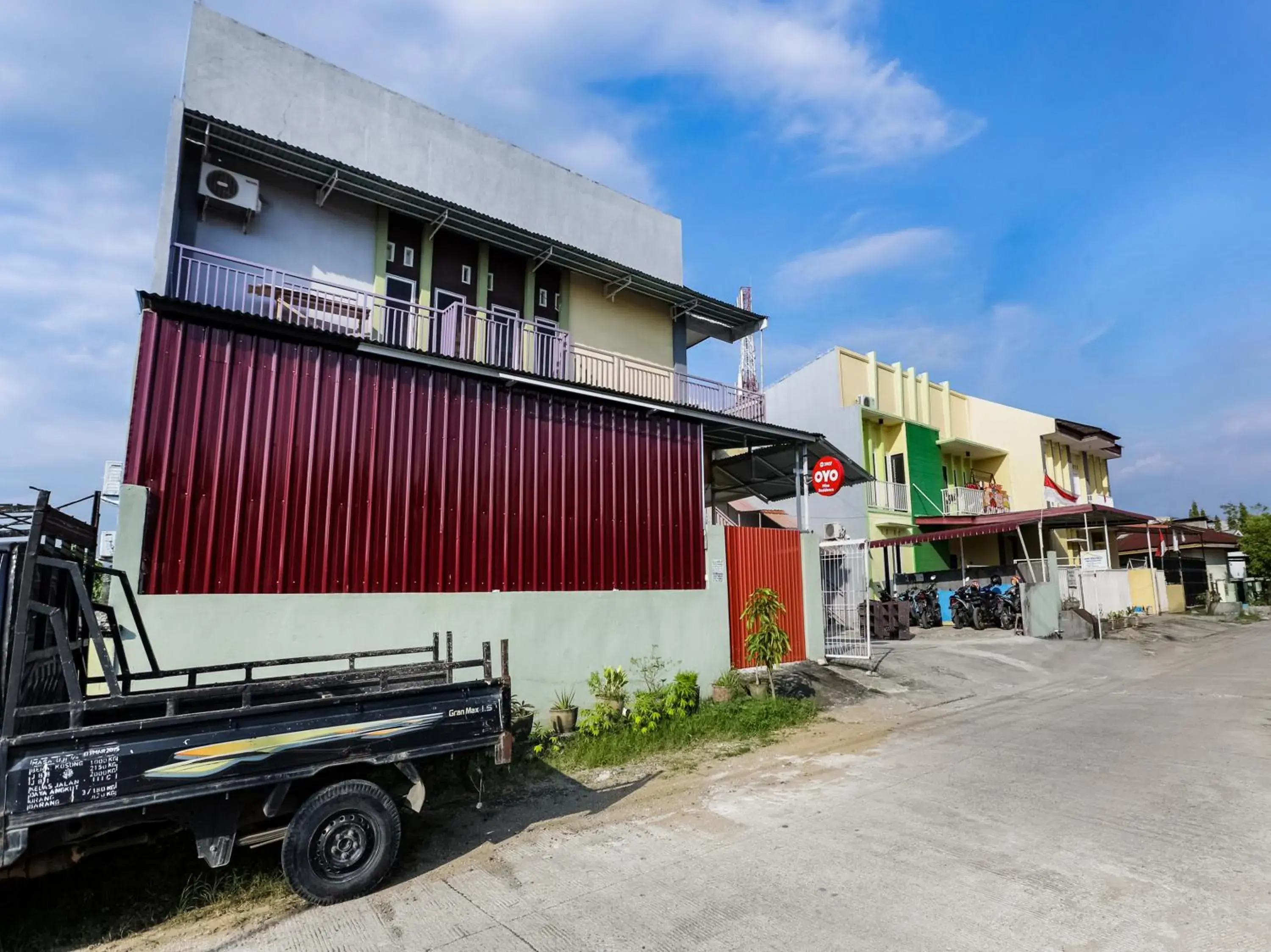 Facade/entrance, Property Building in OYO 3907 Mine Residence