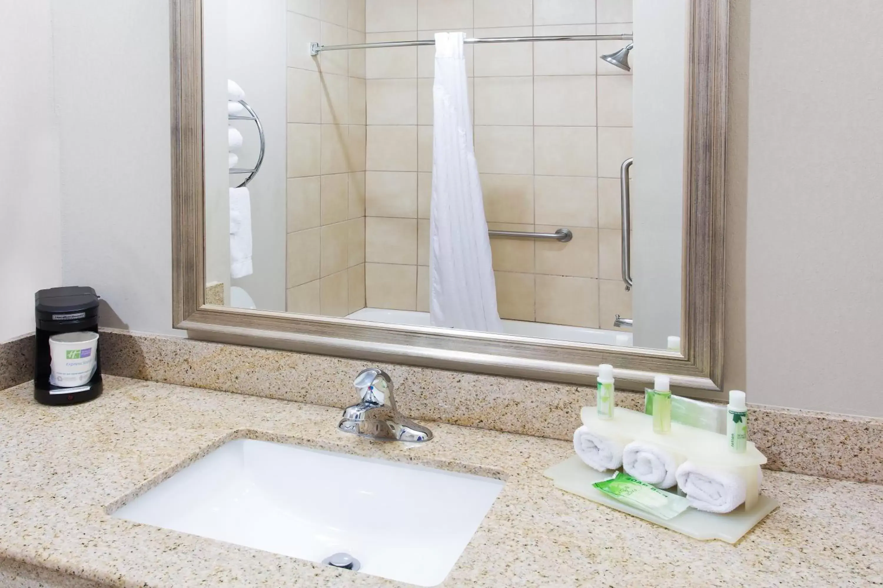 Photo of the whole room, Bathroom in Holiday Inn Express Hotel & Suites Alvarado, an IHG Hotel