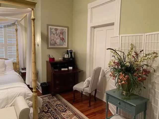 Decorative detail, Bed in Trowell Historic Inn