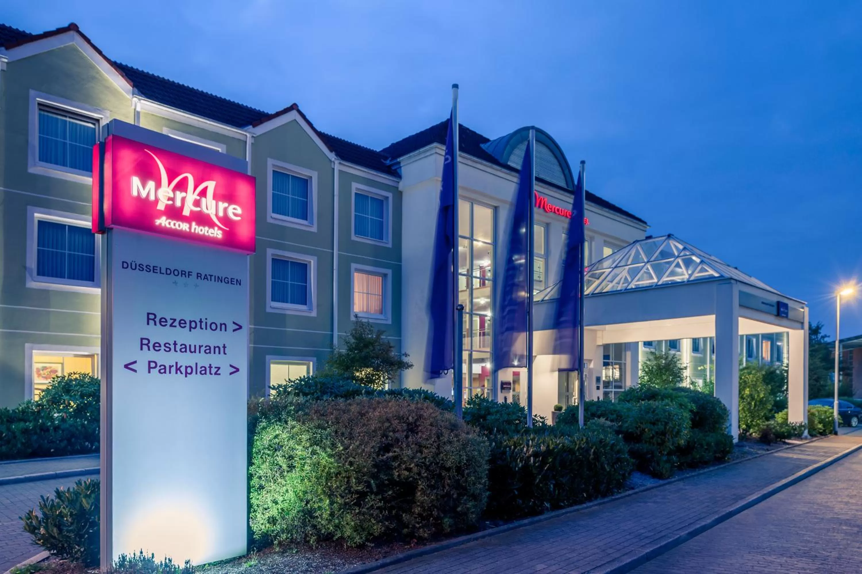 Facade/entrance in Mercure Hotel Düsseldorf Ratingen