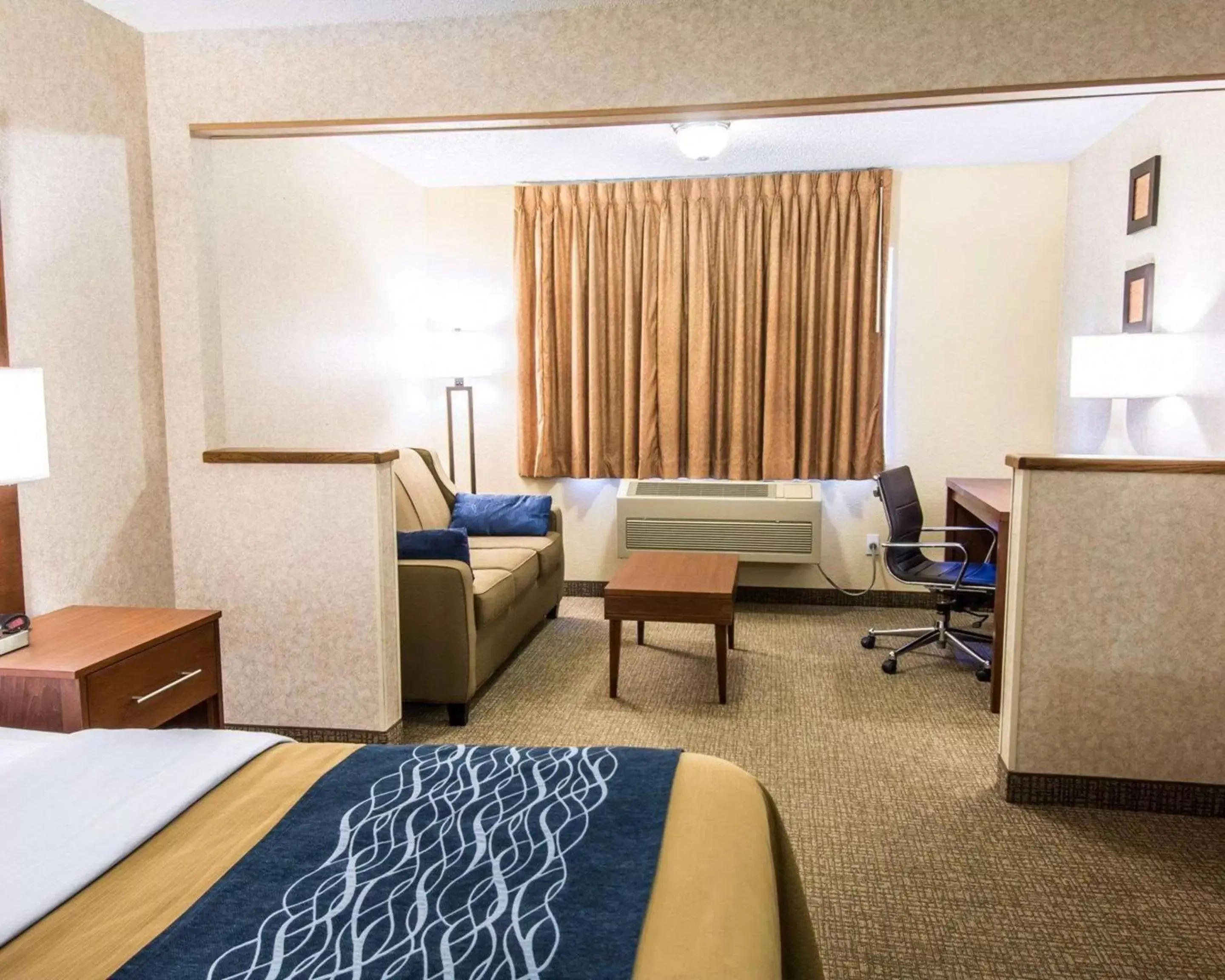 Photo of the whole room in Quality Inn