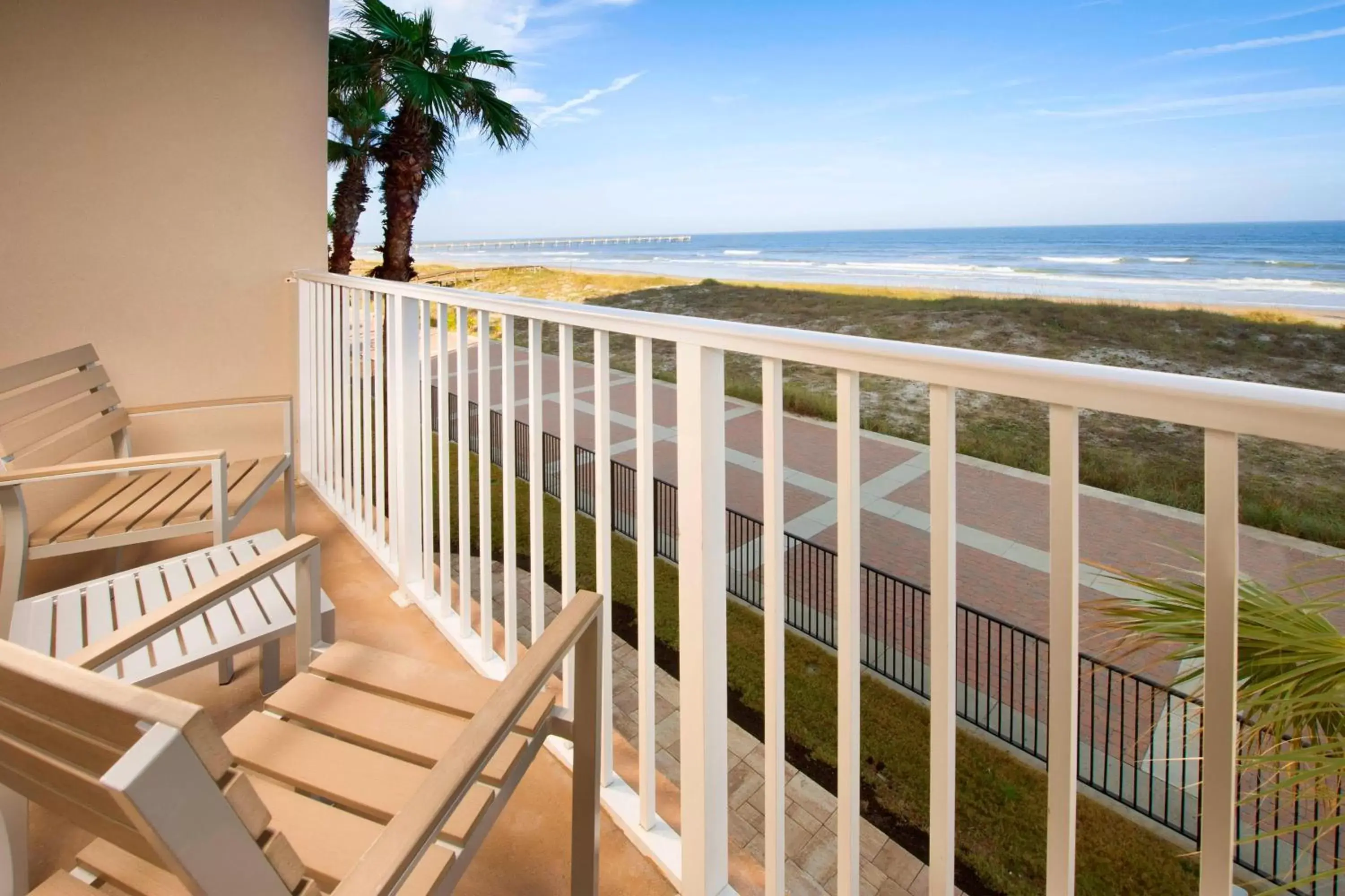 Bedroom in Four Points by Sheraton Jacksonville Beachfront