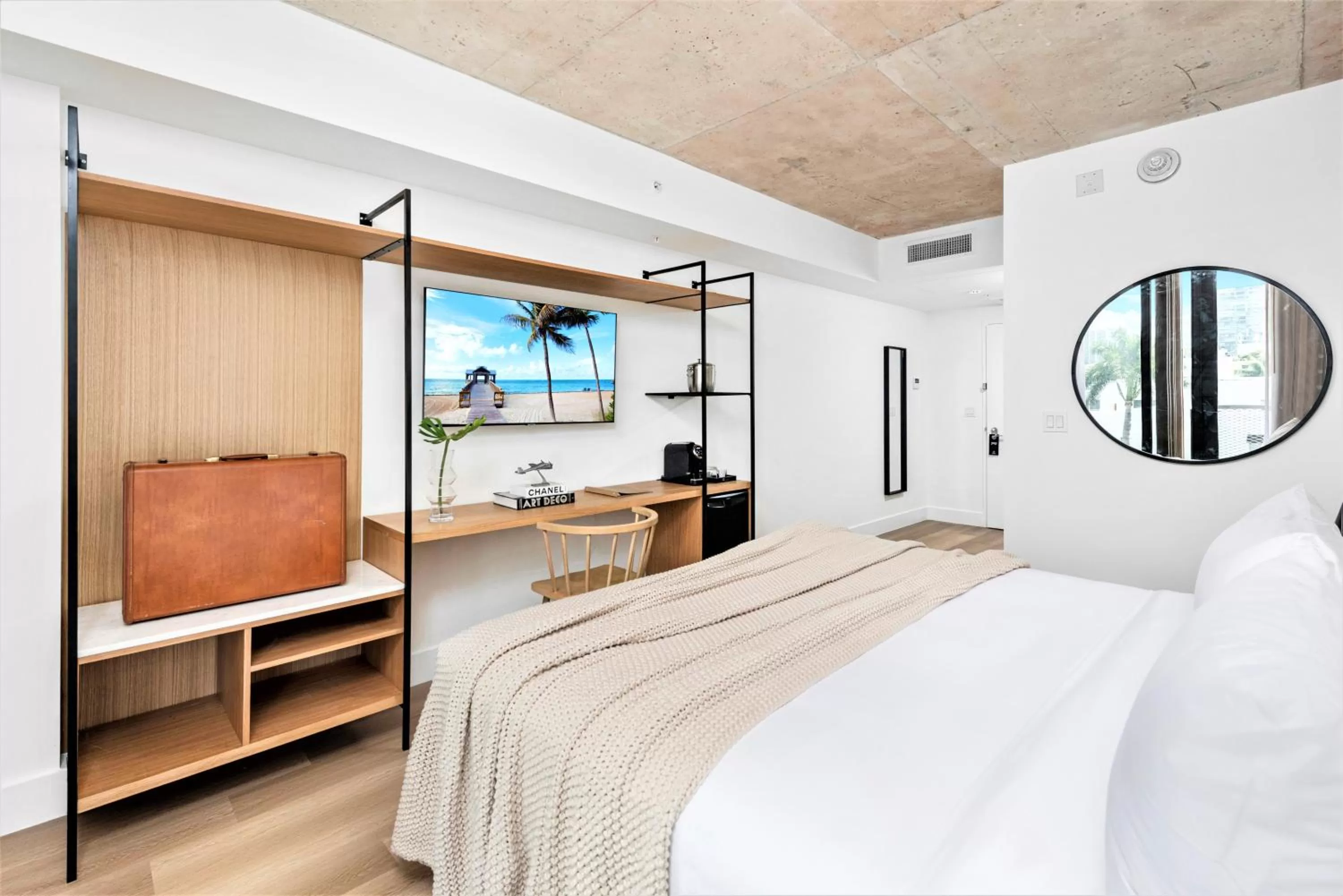 TV and multimedia, Bed in Upsun Hotel