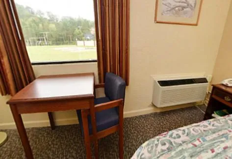 Bed in Americas Best Value Inn Smithfield