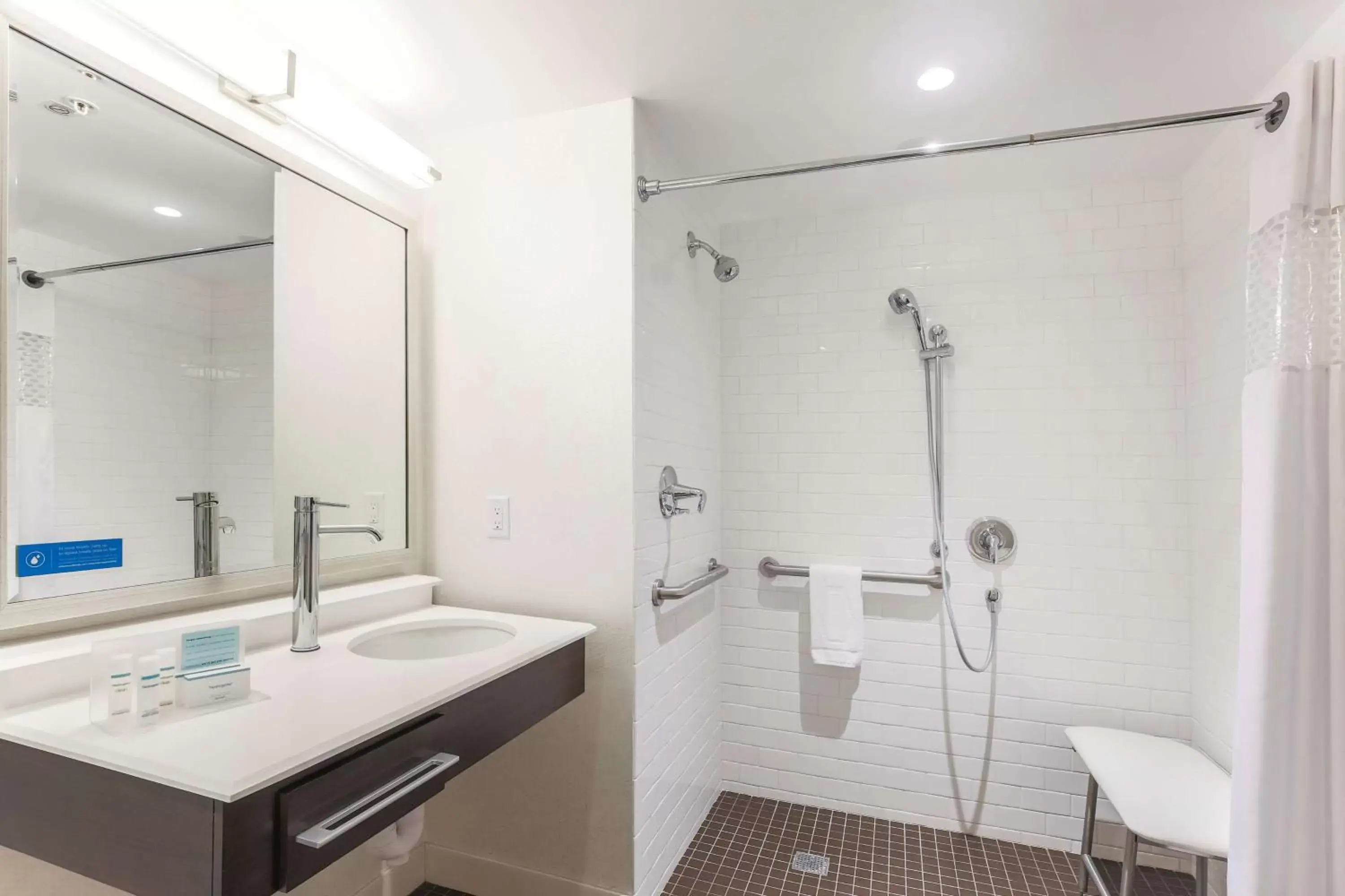 Bathroom in Hampton Inn & Suites Dallas Downtown
