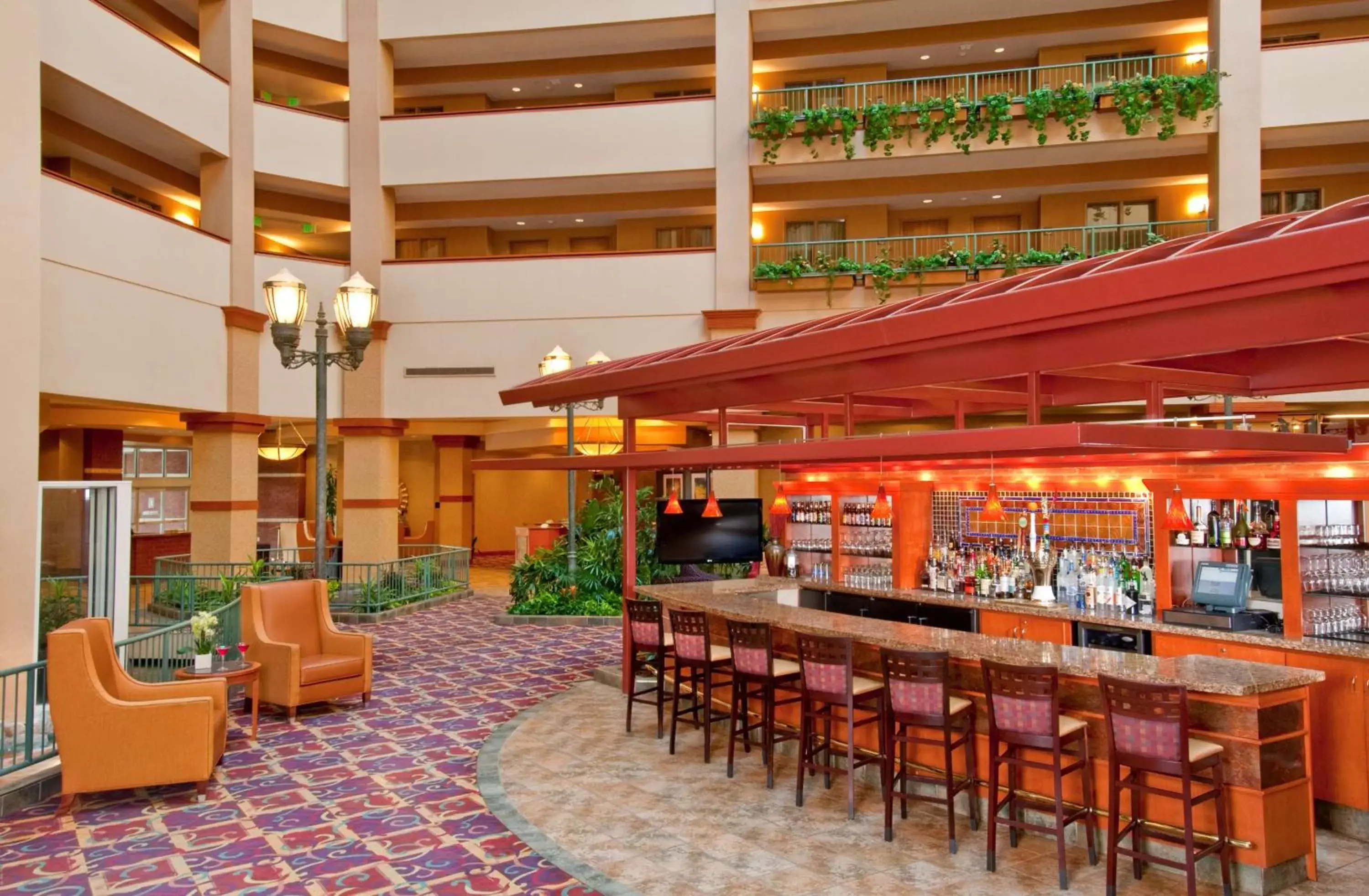 Restaurant/places to eat, Lounge/Bar in Embassy Suites North Charleston Airport Hotel Convention