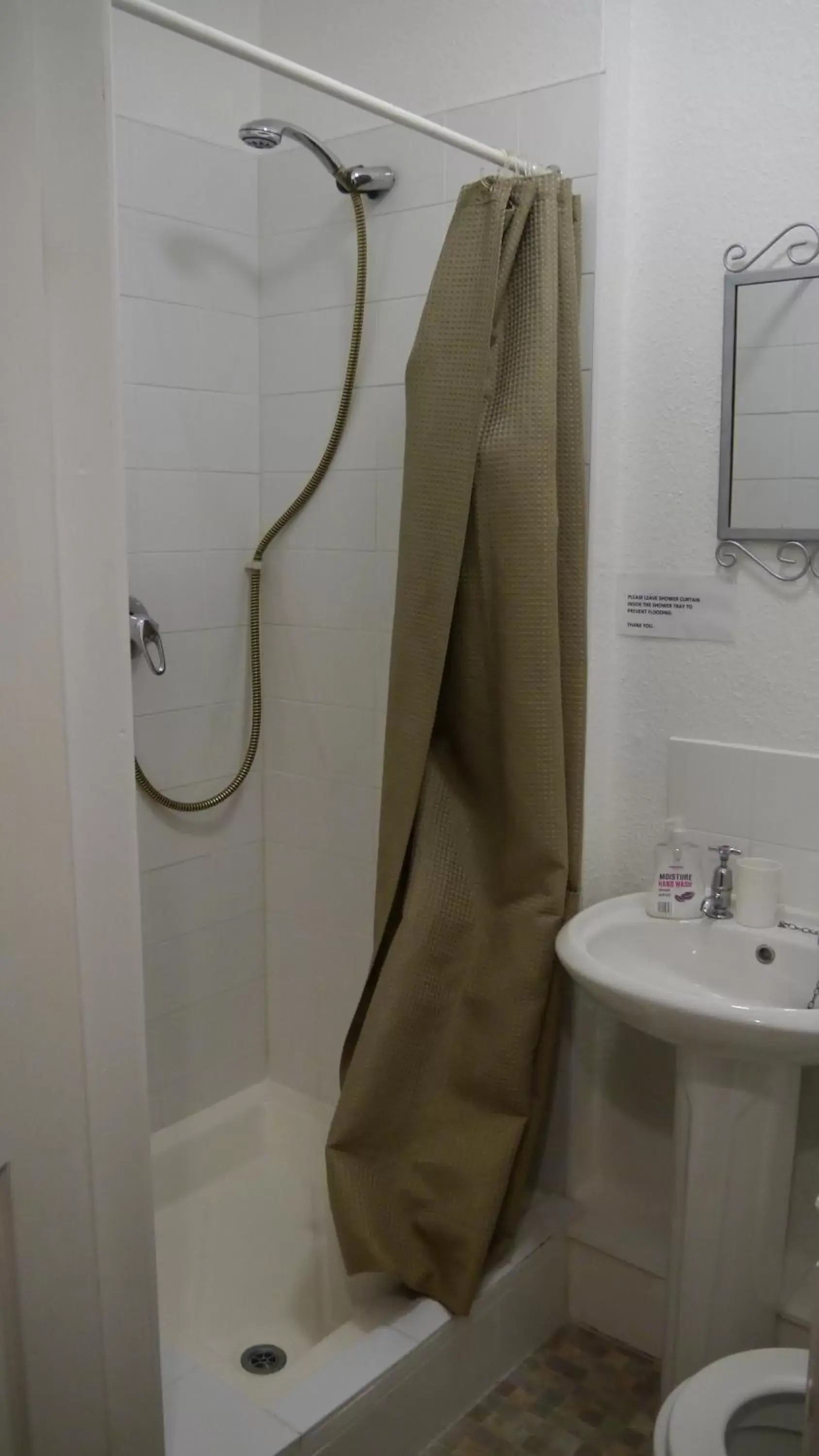 Bathroom in Hornby House Hotel