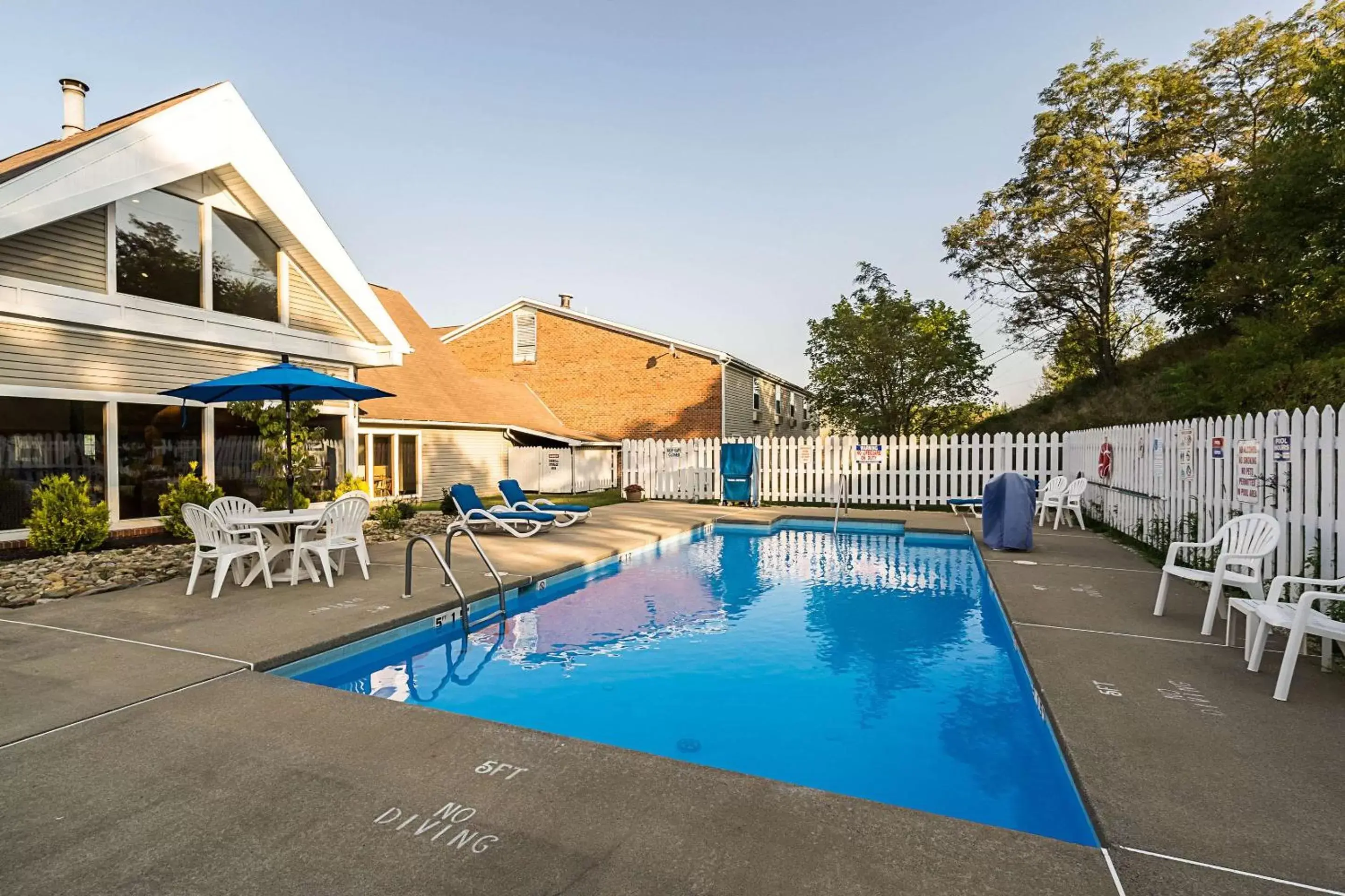On site, Swimming Pool in Quality Inn Morgantown