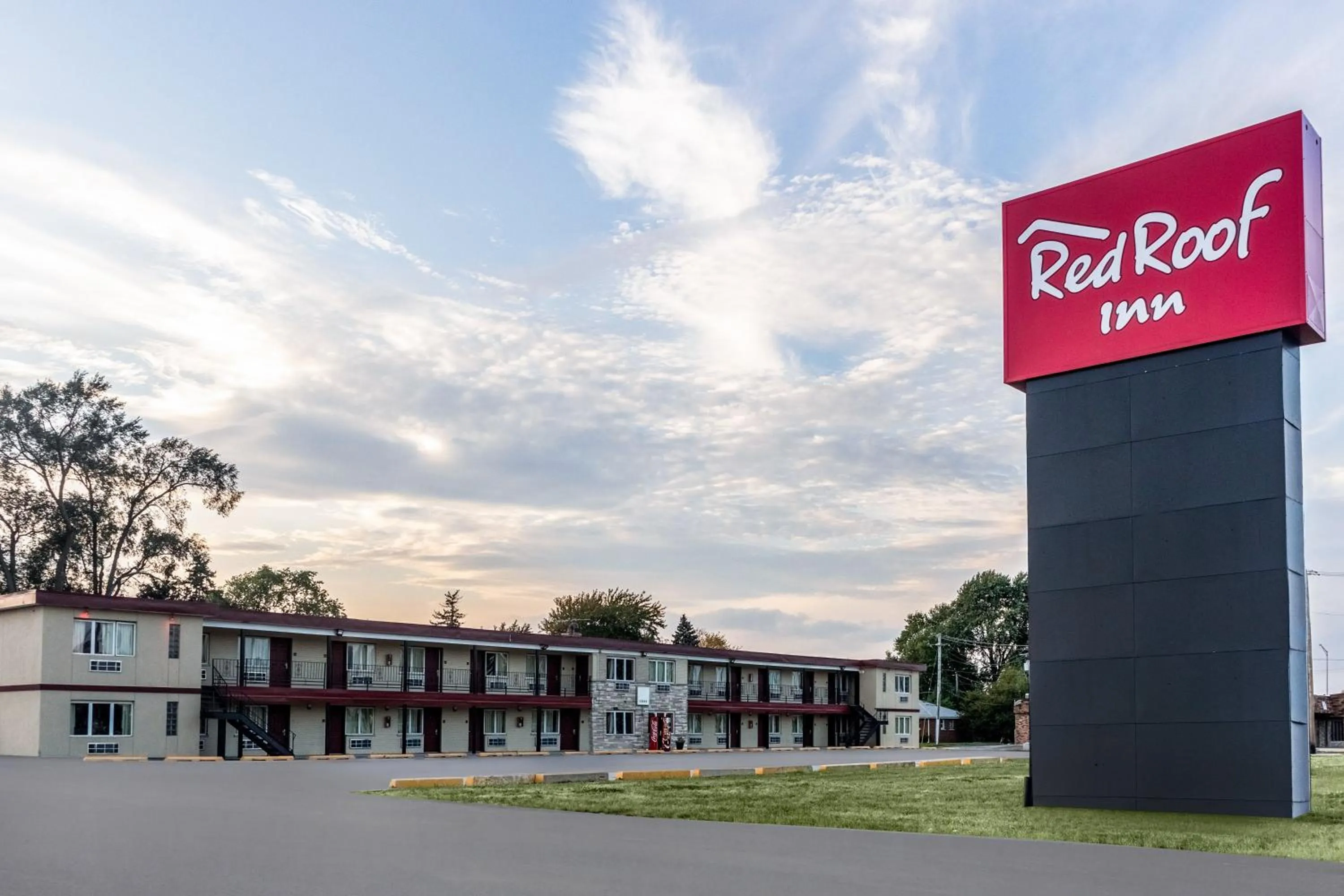 Property building in Red Roof Inn Chicago-Alsip