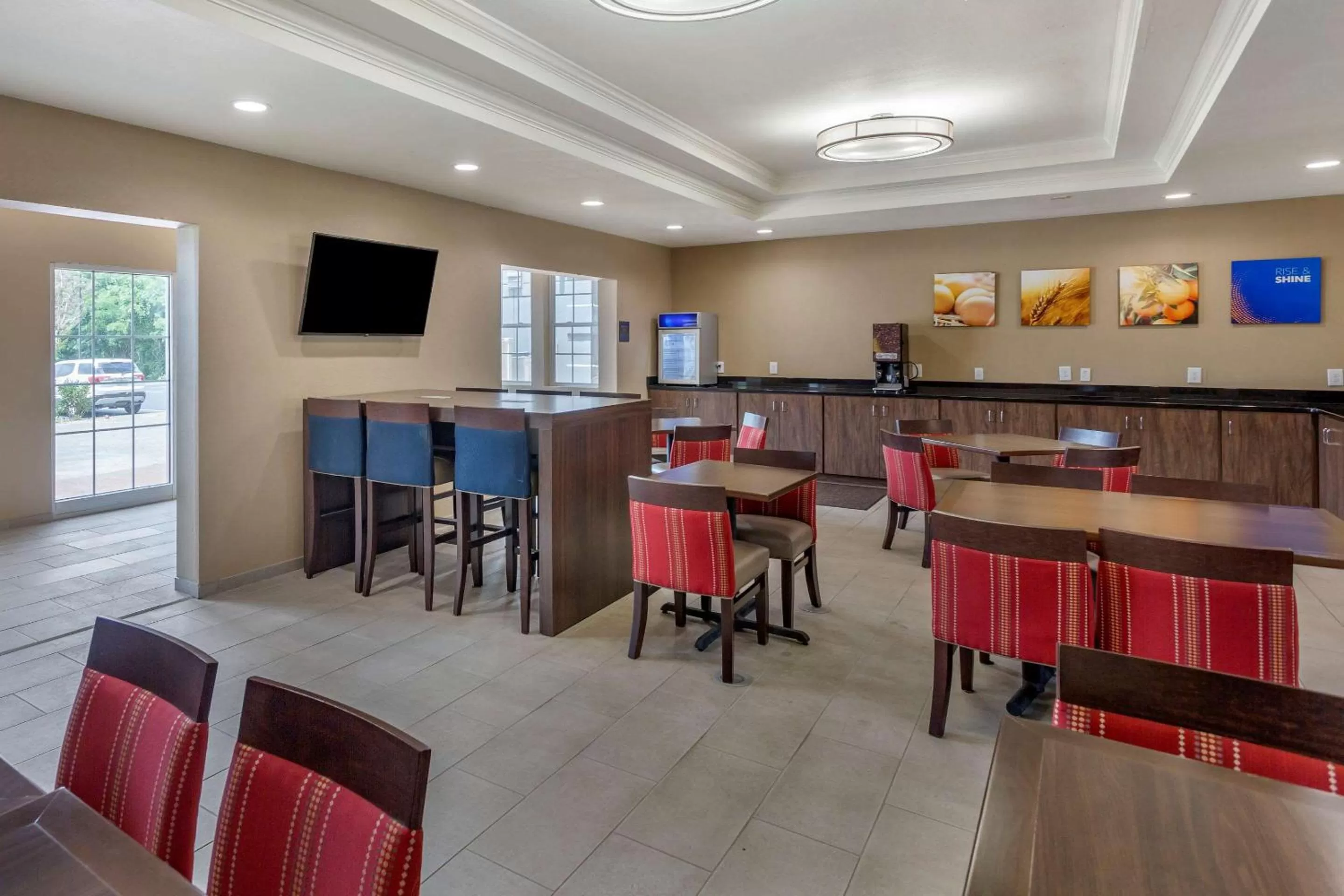 Restaurant/places to eat in Comfort Suites Clarksville near Governors Square Mall