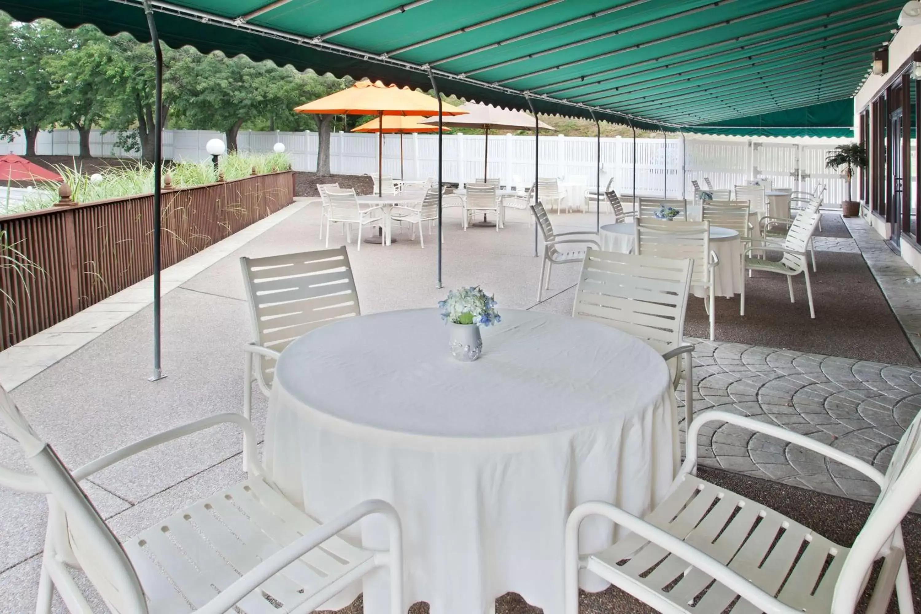 Restaurant/places to eat in DoubleTree by Hilton Washington Meadow Lands Casino Area Restaurant/places to eat in DoubleTree by Hilton Washington Meadow Lands Casino Area