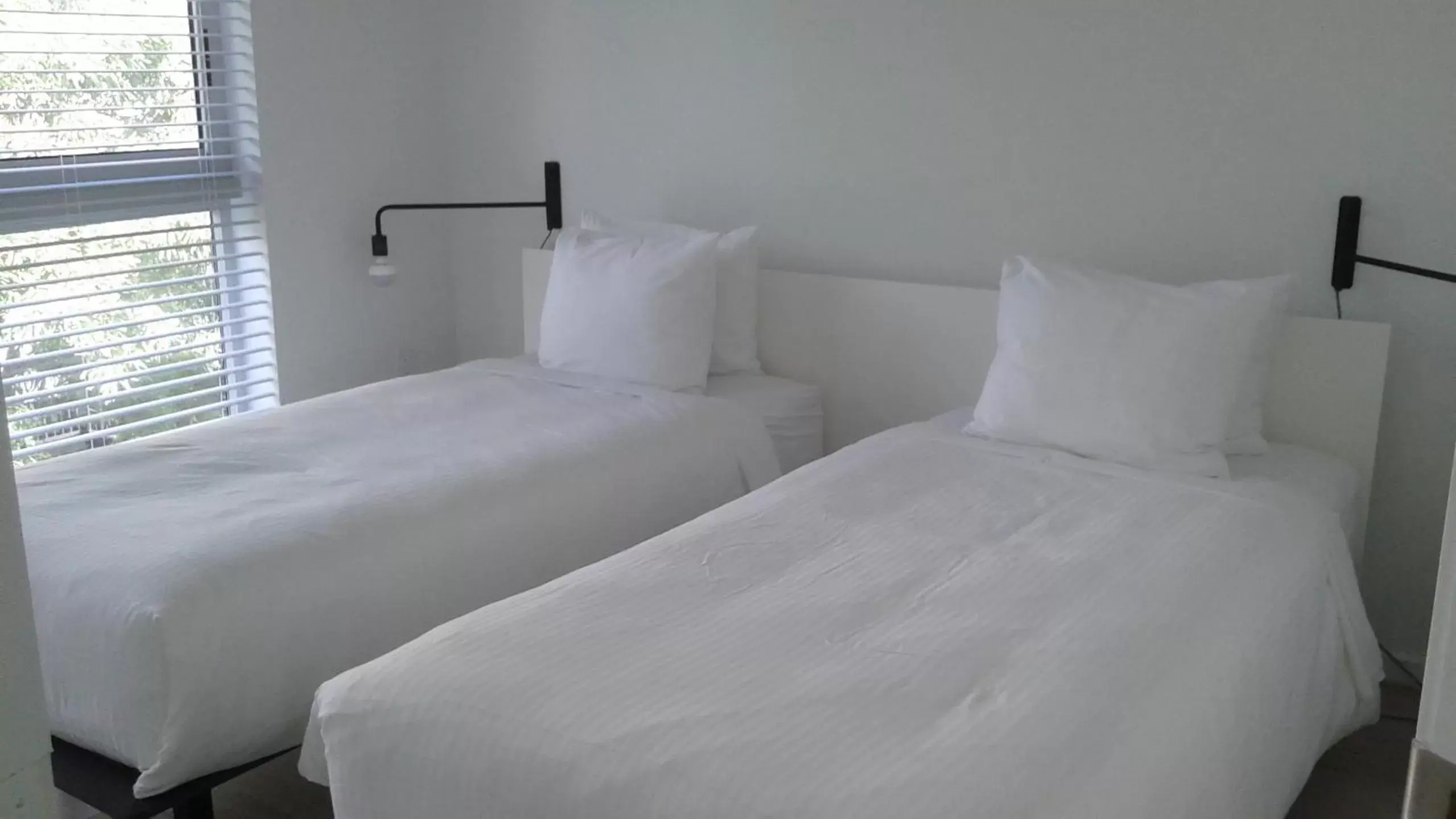 Bed in Beach Haus Key Biscayne Contemporary Apartments