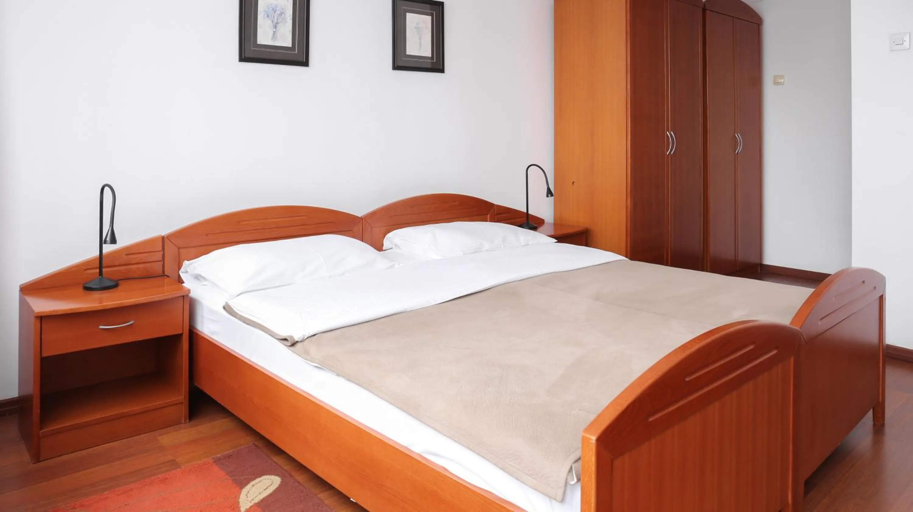 Bed in Hotel Srbija-FREE PARKING