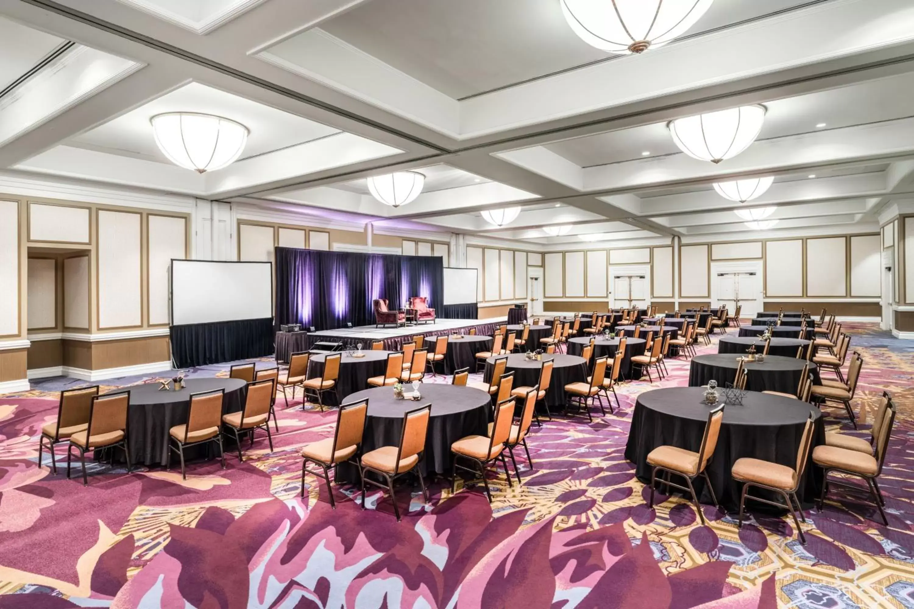 Meeting/conference room in Renaissance Dallas North Hotel