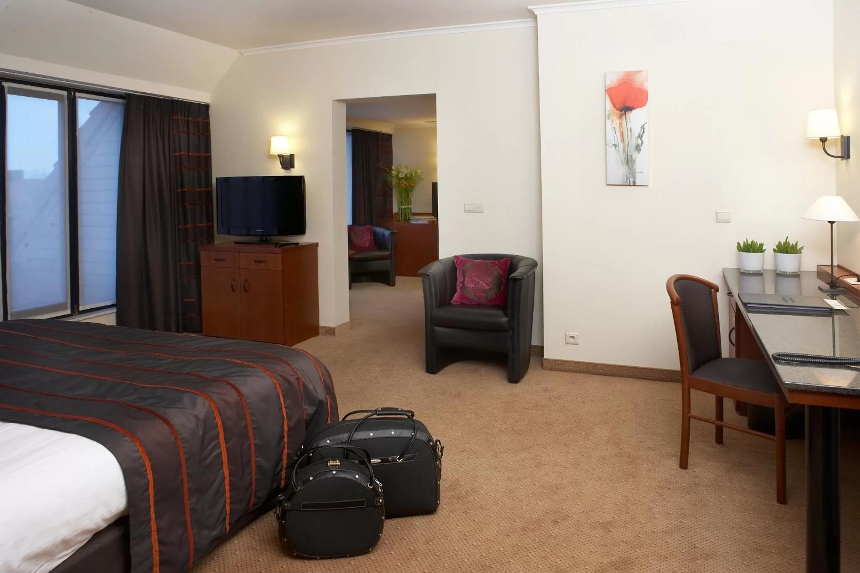 Shower, Bed in Keizershof Hotel Aalst