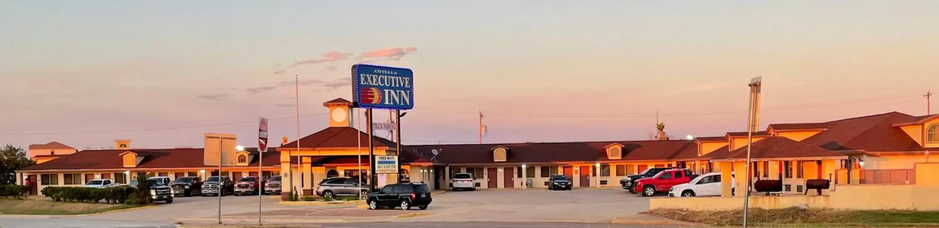 Property Building in Cotulla Executive Inn