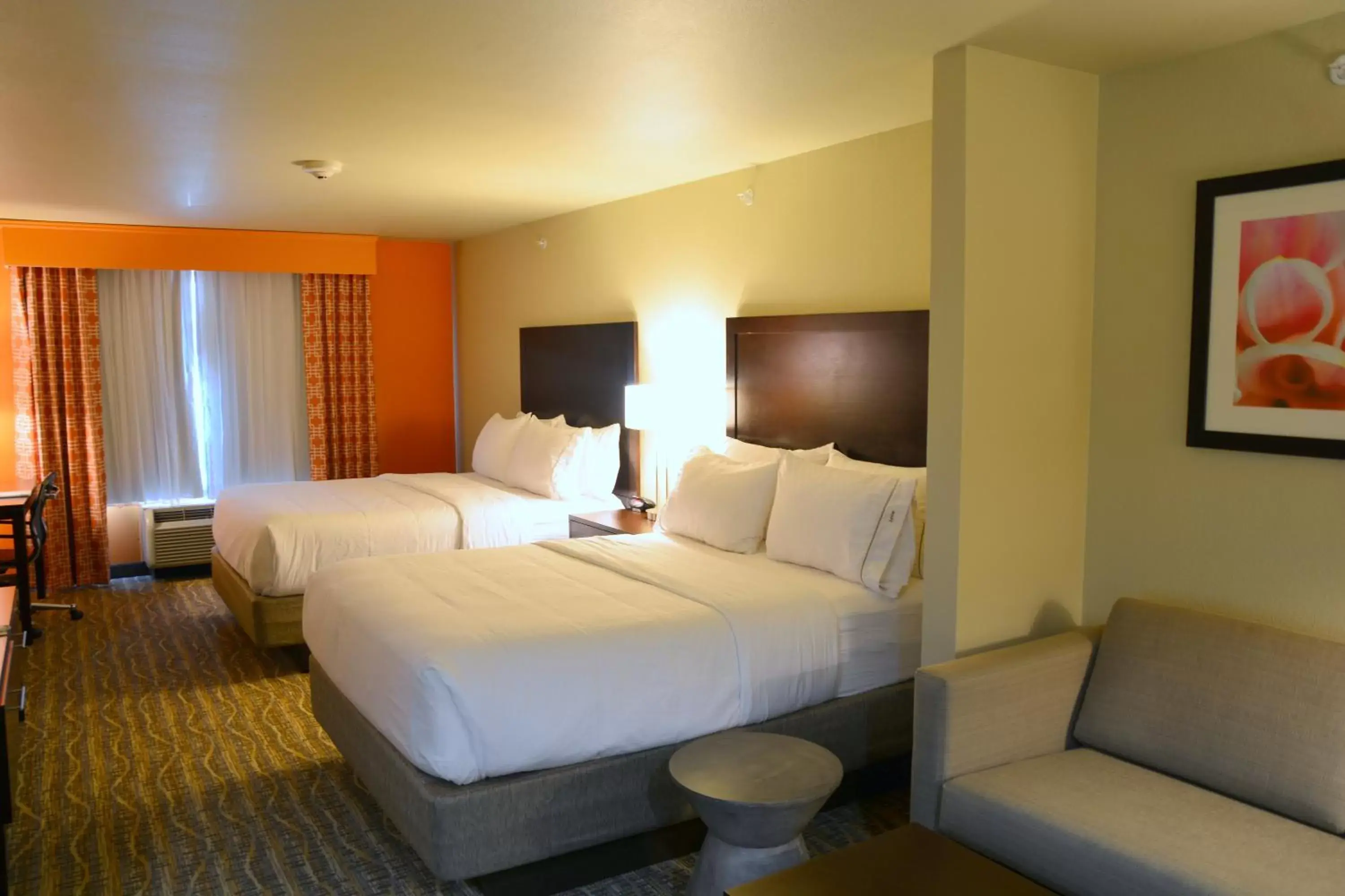 Photo of the whole room, Bed in Holiday Inn Express Tomball, an IHG Hotel