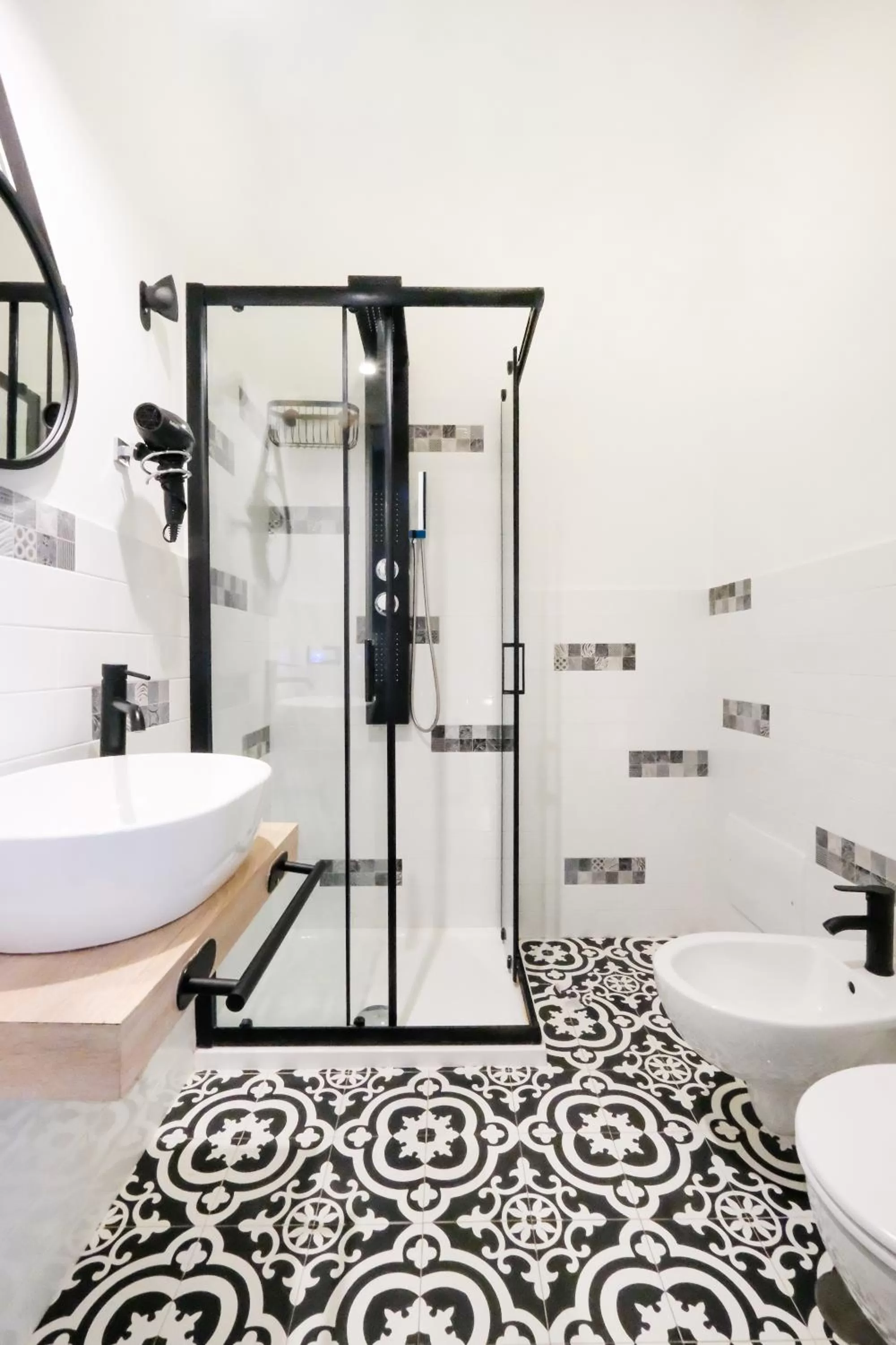 Shower, Bathroom in LH51 B&B