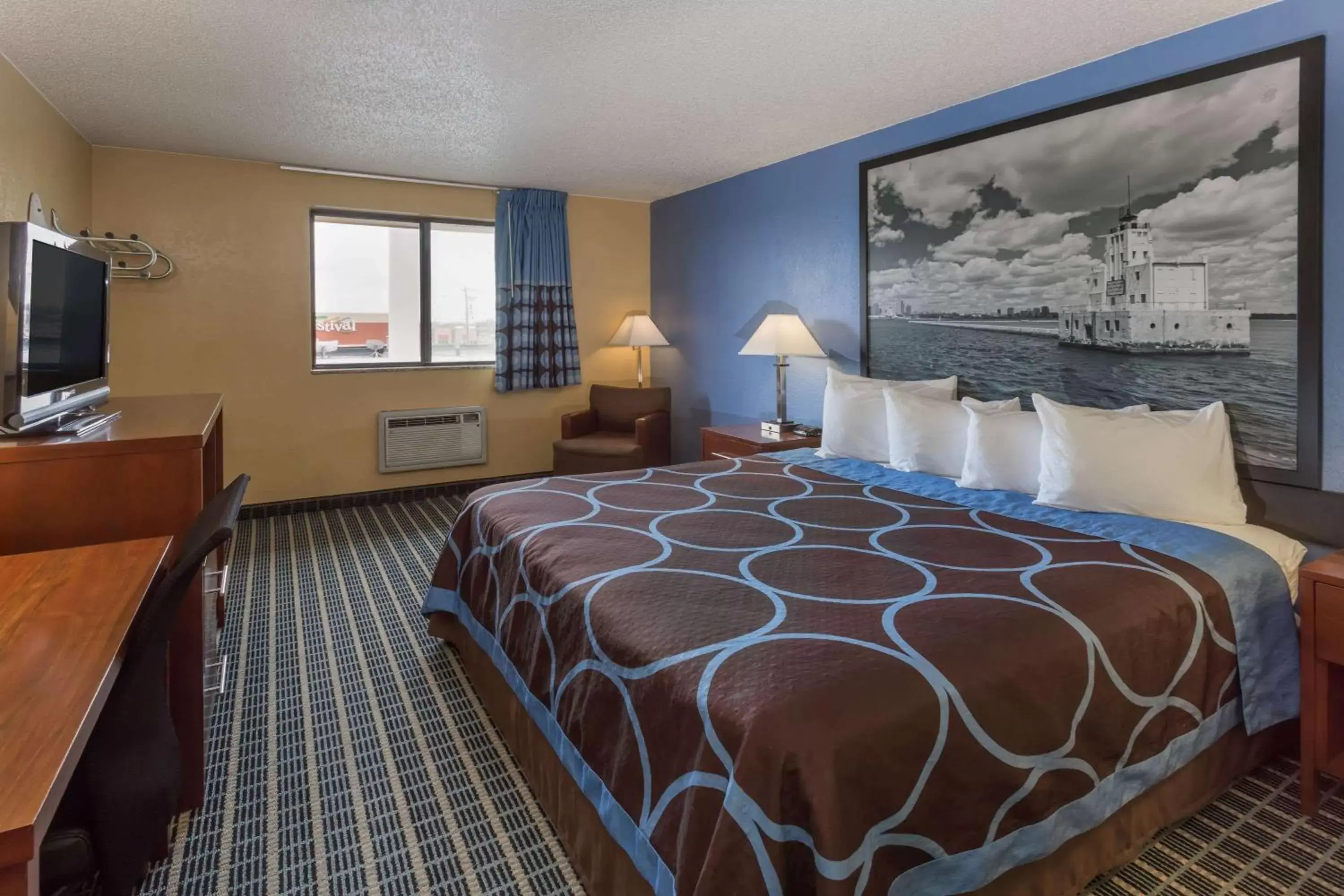 Photo of the whole room, Bed in Super 8 by Wyndham Janesville