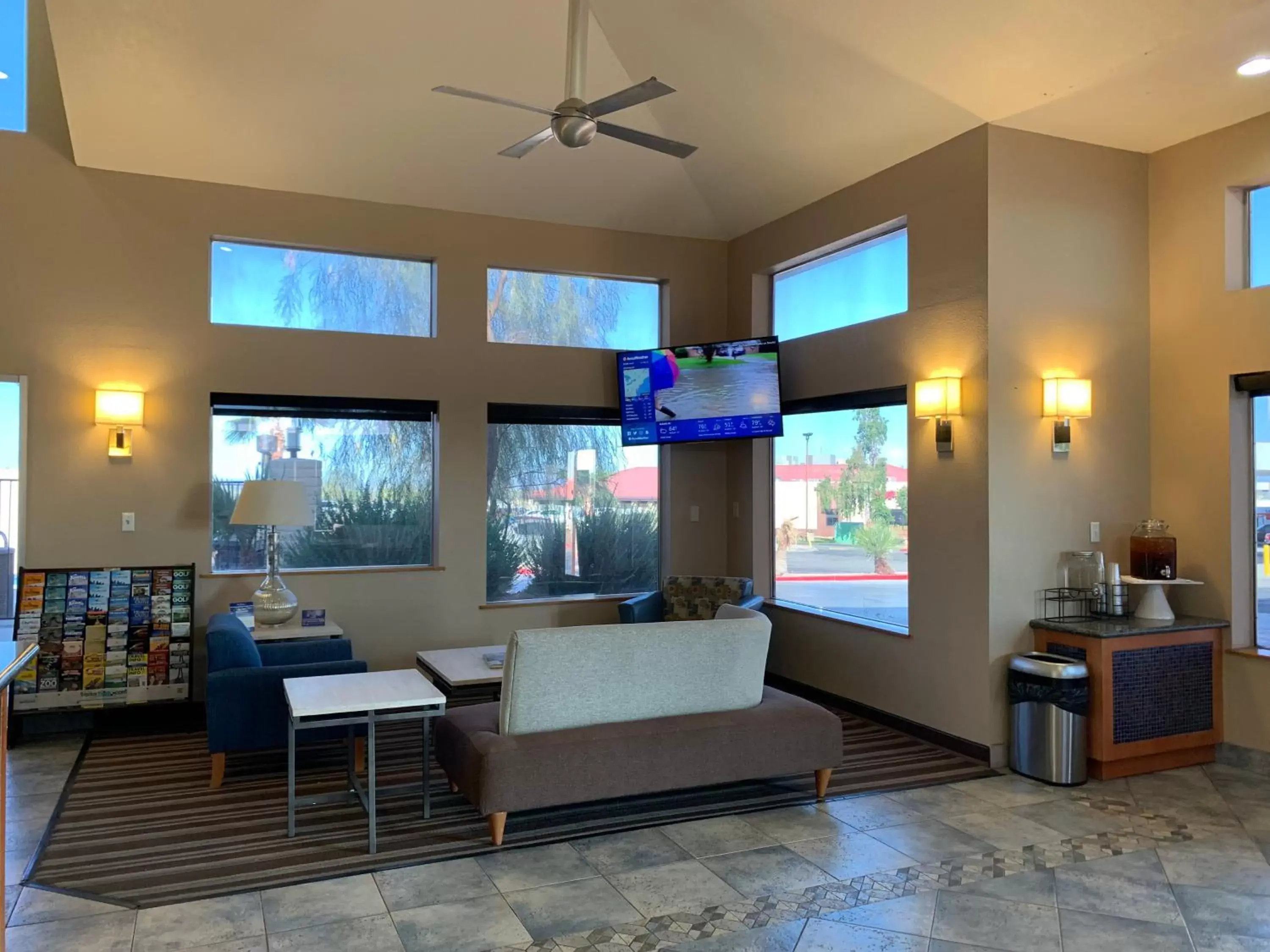 Lobby or reception in Best Western Desert Oasis Lobby or reception in Best Western Desert Oasis