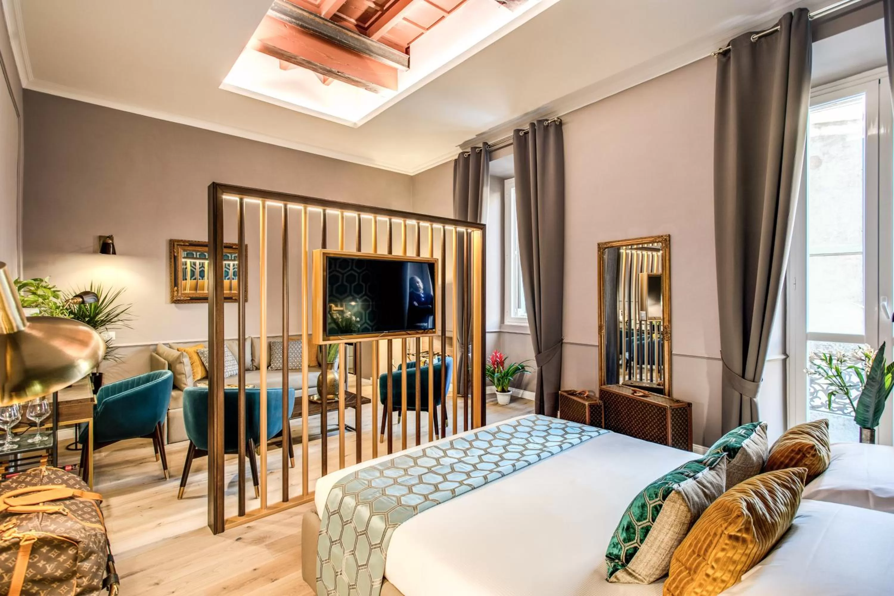 Bed in Tree Charme Parliament Boutique Hotel