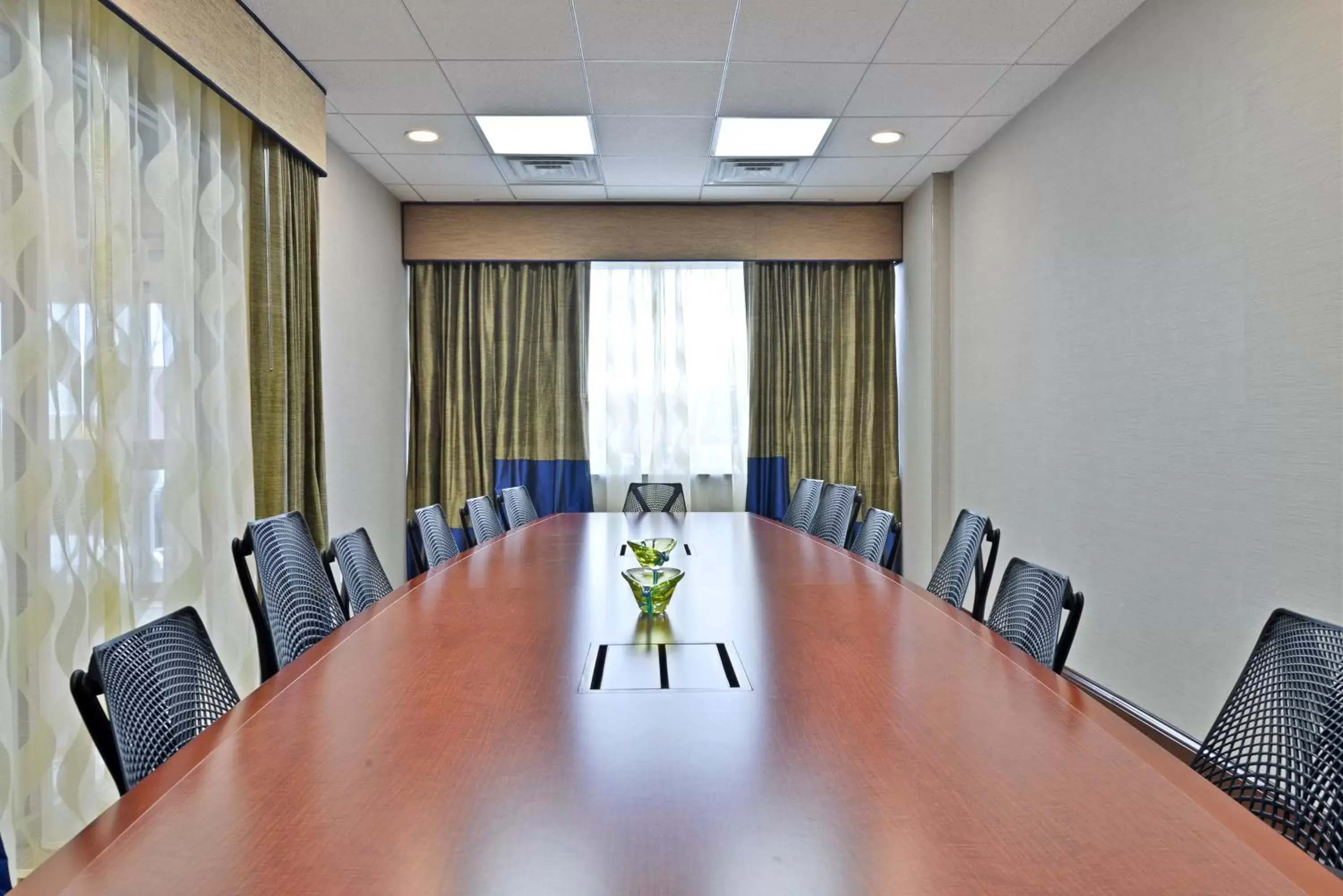 Business facilities, Business Area/Conference Room in Wyndham Garden Elk Grove Village - O'Hare