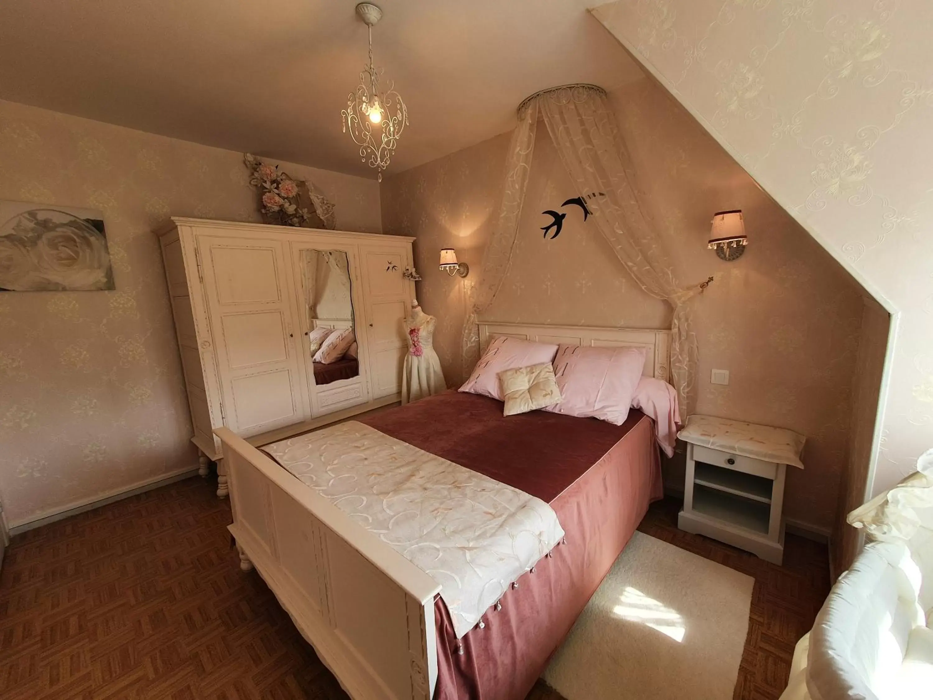 Photo of the whole room, Bed in Le Nid des Mésanges