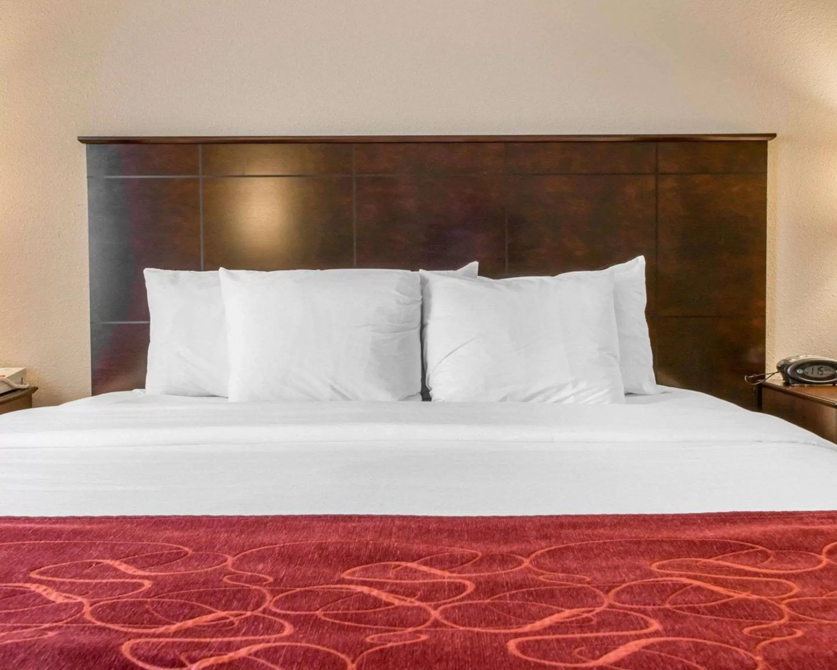 Bed in Comfort Suites Saginaw