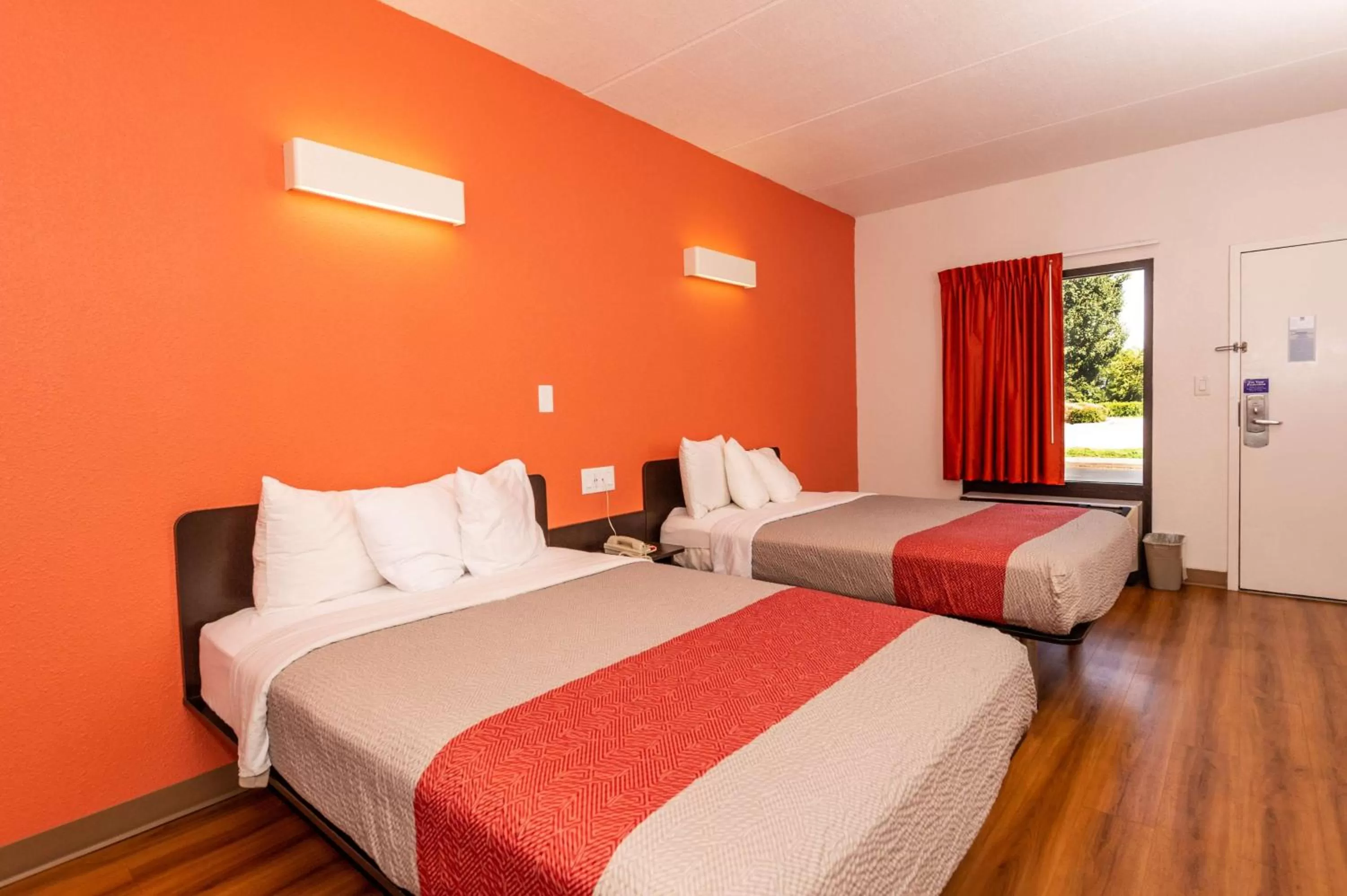 Bedroom, Bed in Motel 6-Kingsport, TN