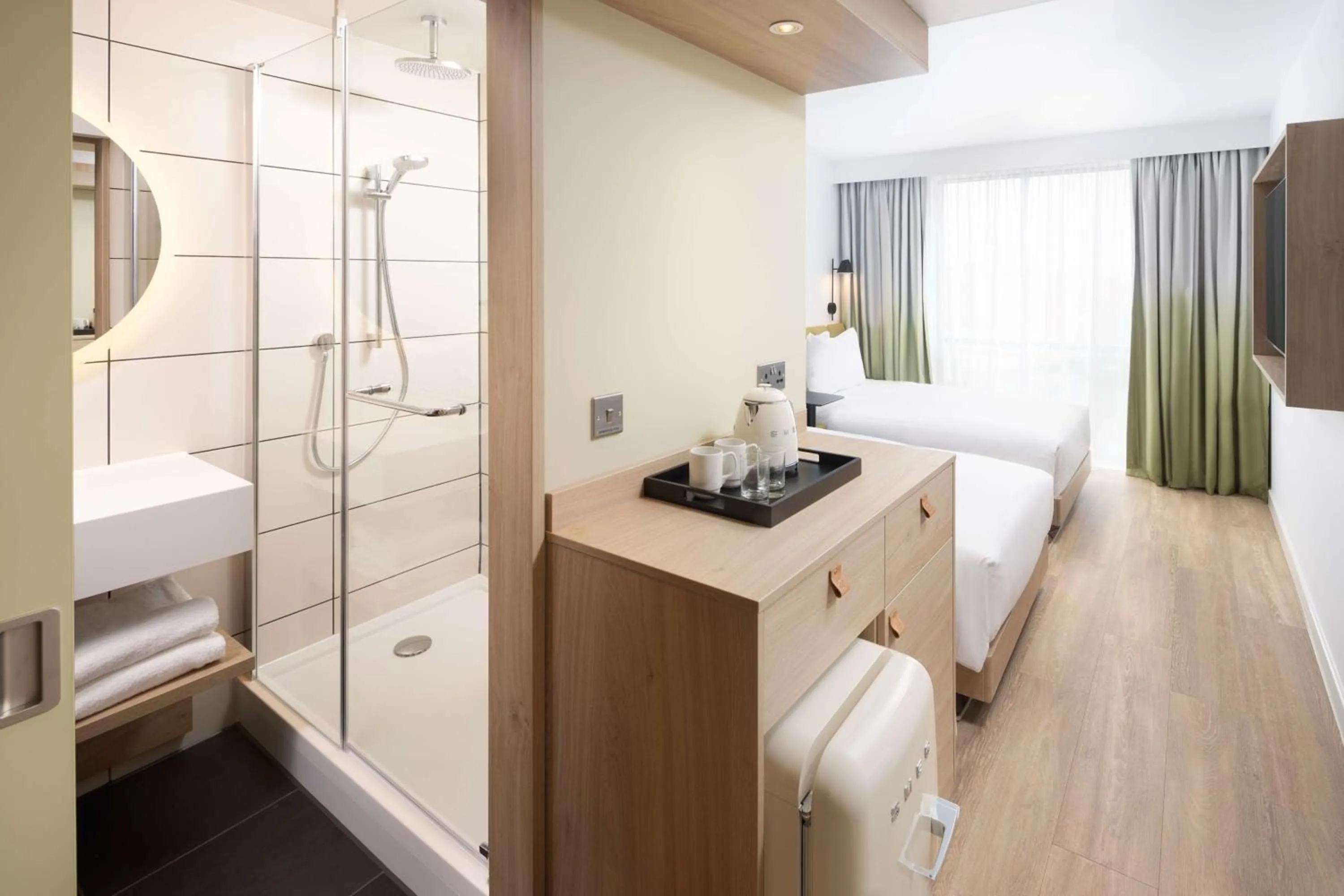 Bathroom, Bed in Hampton By Hilton Rochdale