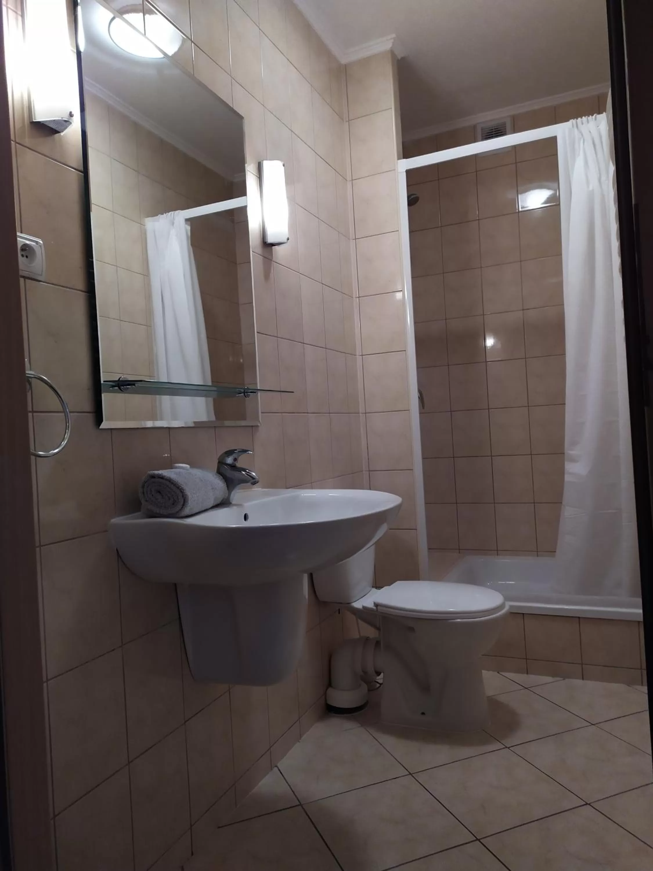 Shower in Dom Turysty