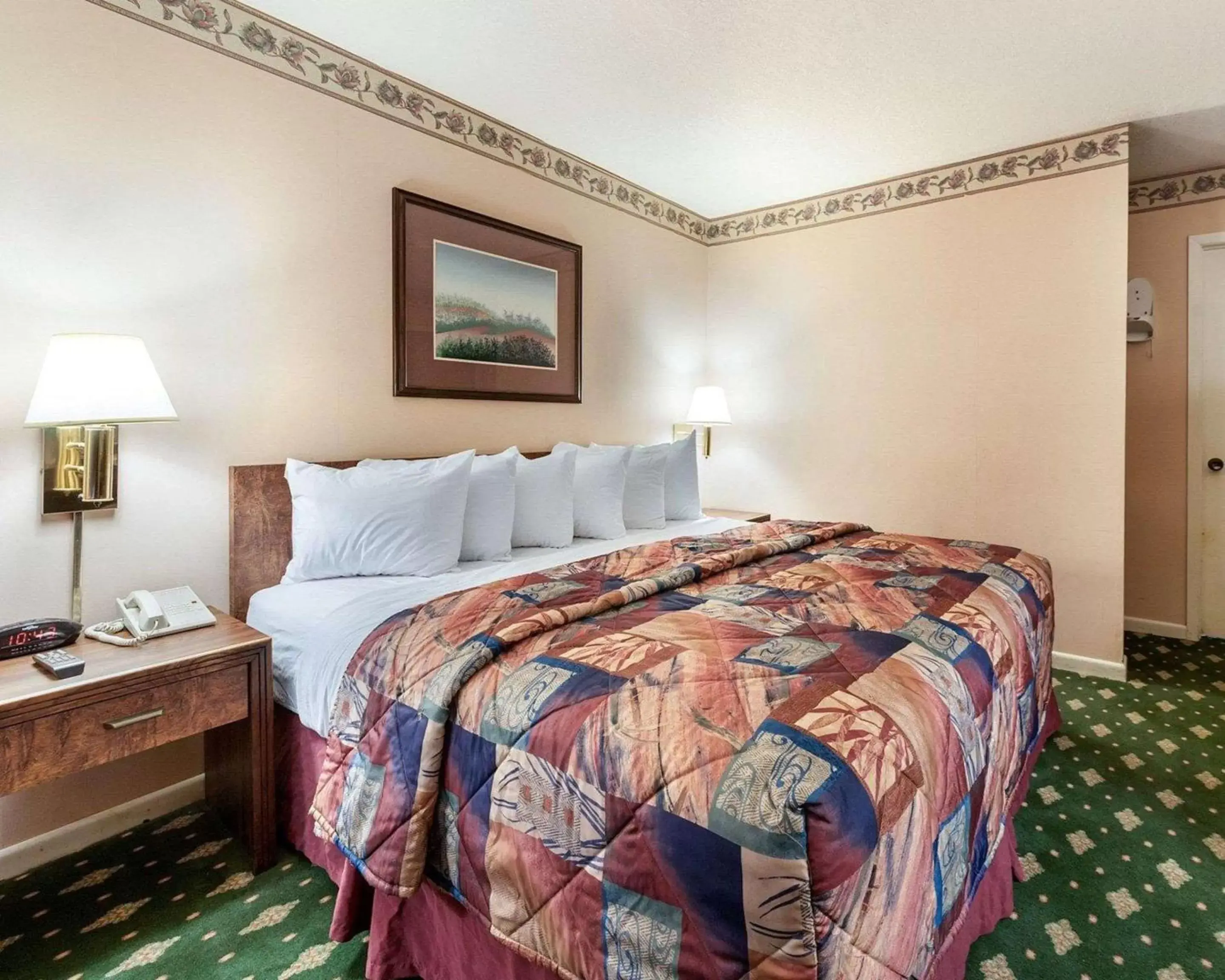 Photo of the whole room, Bed in Rodeway Inn