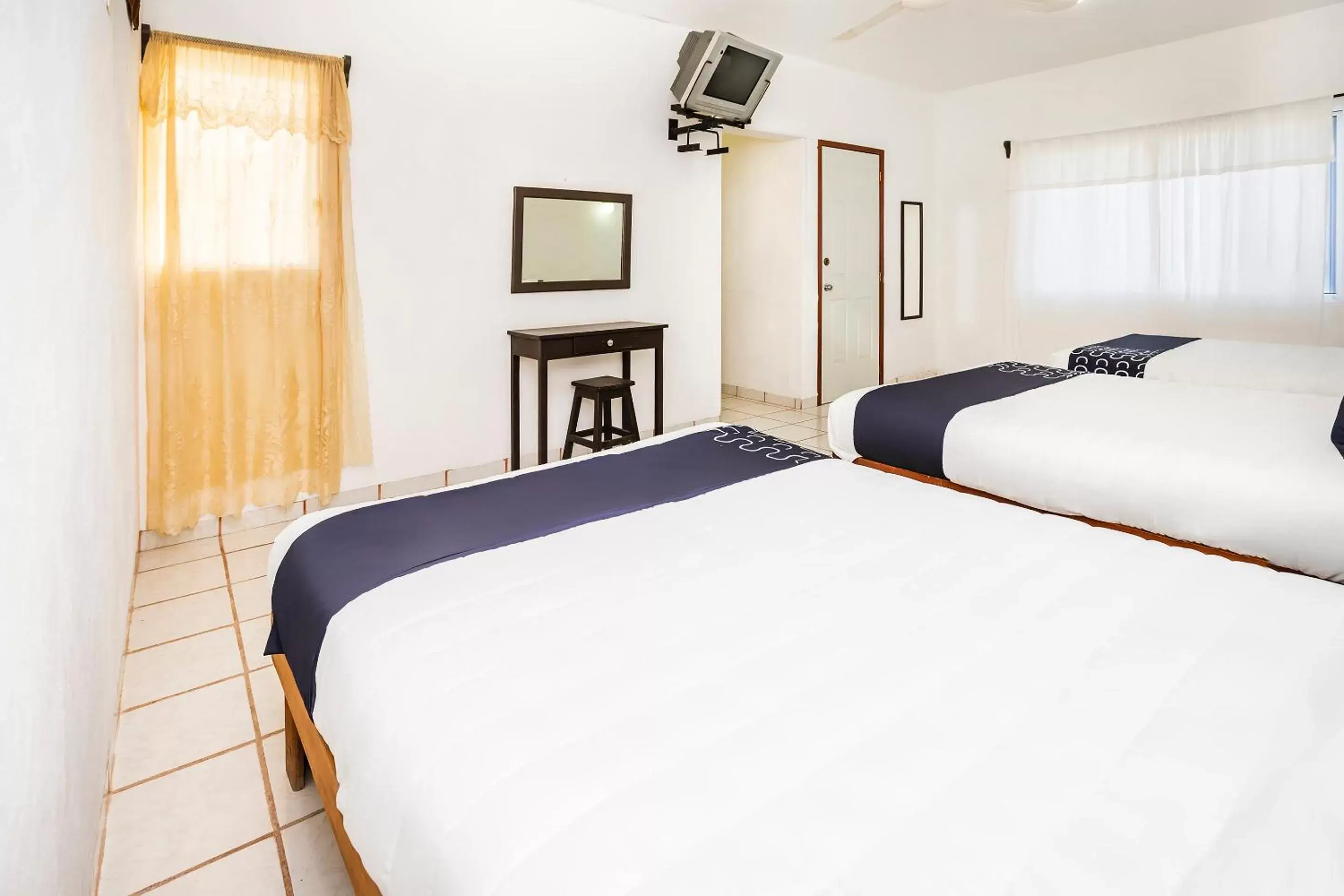 Bedroom, Bed in Capital O Oxtankah,chetumal bay