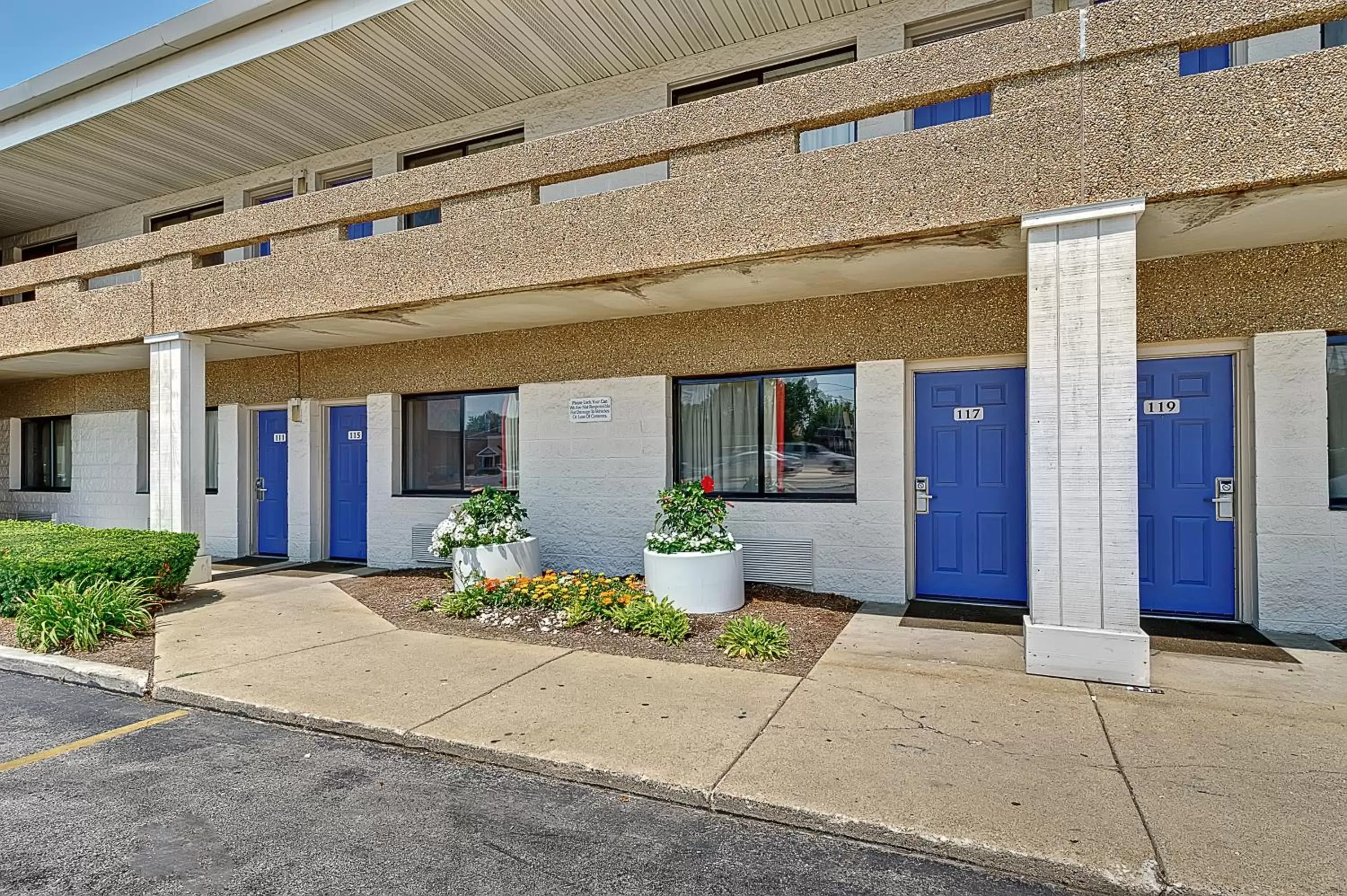 Facade/entrance in Motel 6-Villa Park, IL - Chicago West