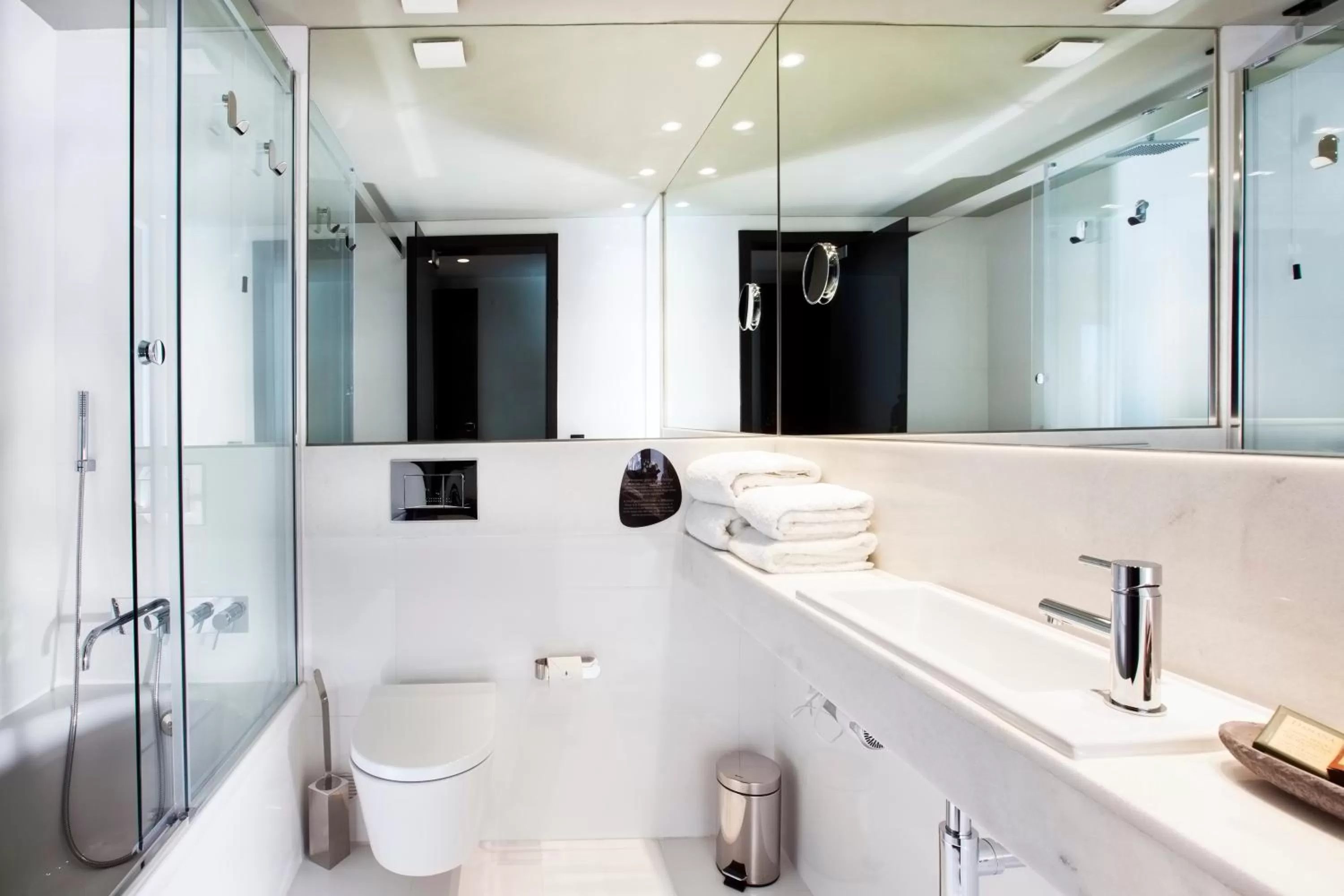 Bathroom in Vitoria Stone Hotel