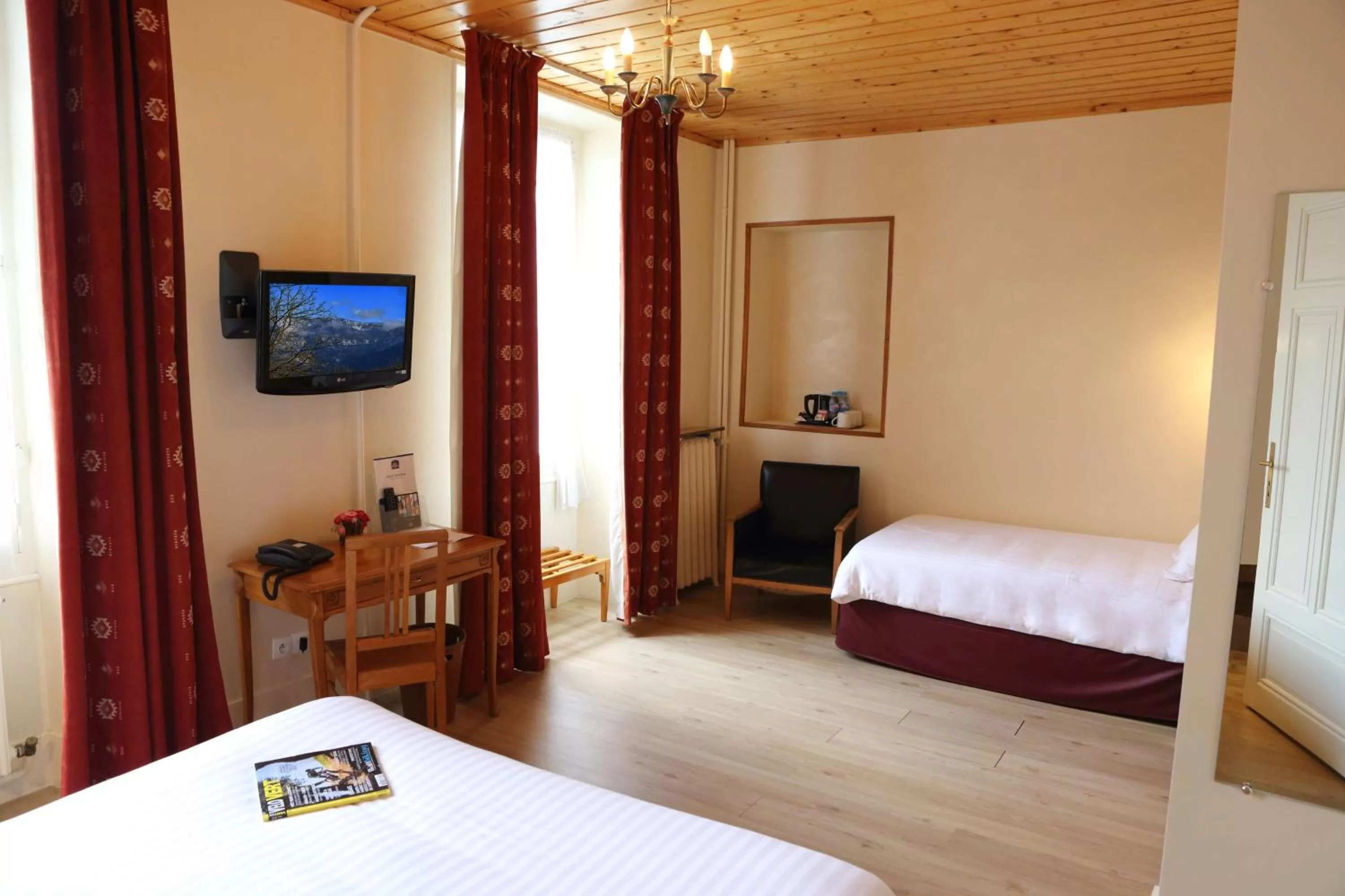 Photo of the whole room, Bed in Best Western Grand Hotel de Paris & Spa