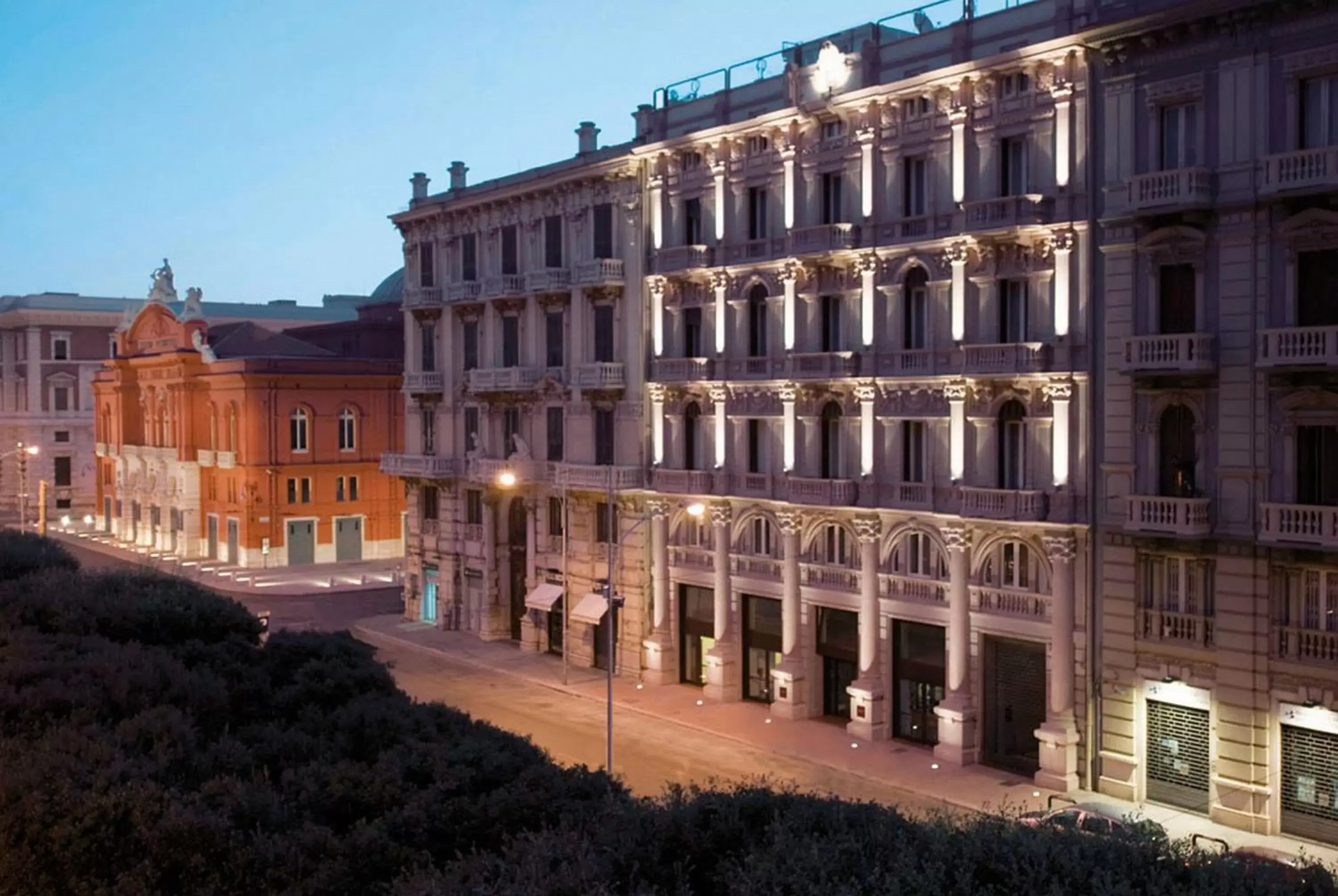 Facade/entrance in Oriente Hotel