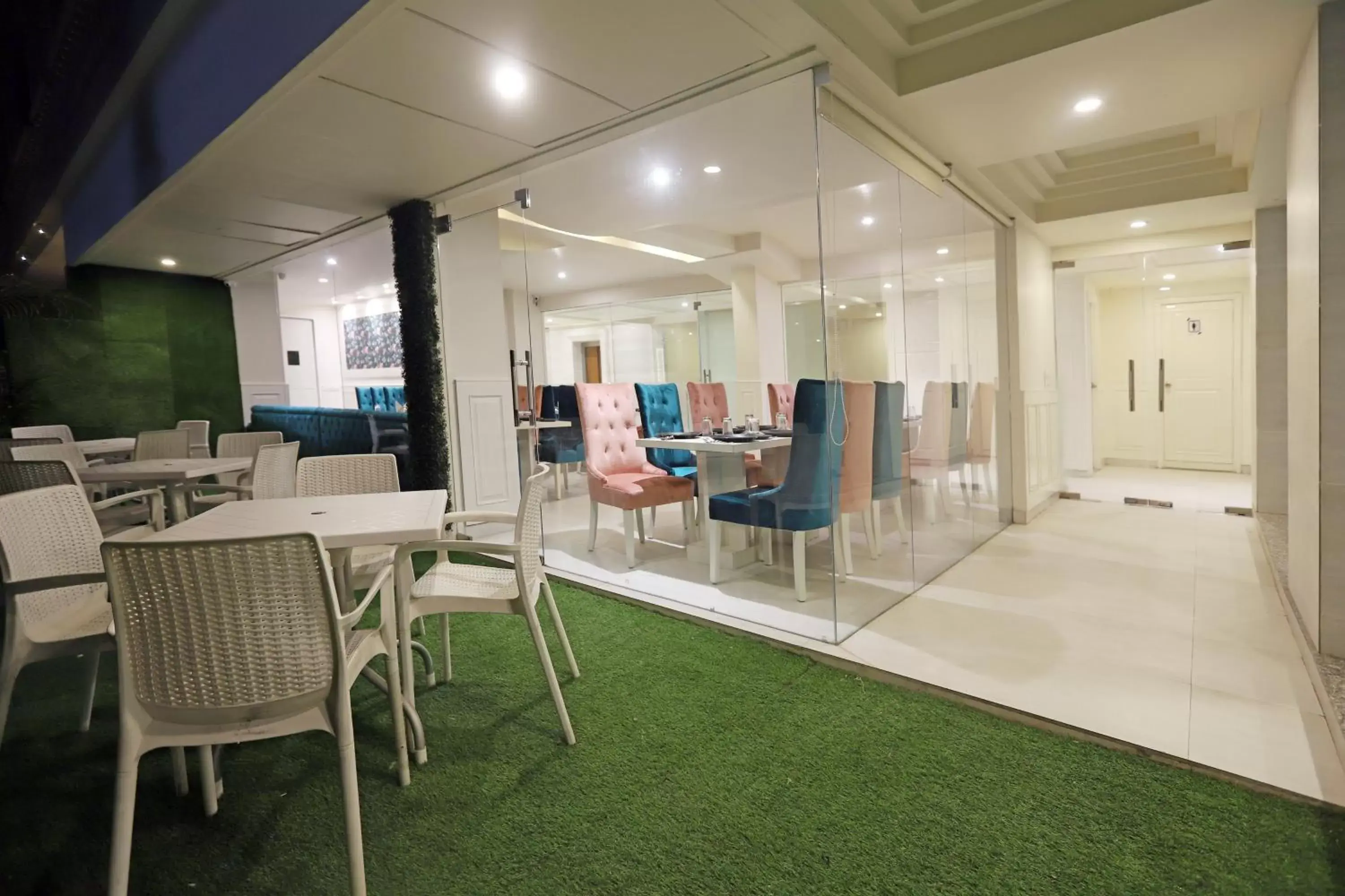 Restaurant/places to eat in Hotel Magenta Jaipur Restaurant/places to eat in Hotel Magenta Jaipur