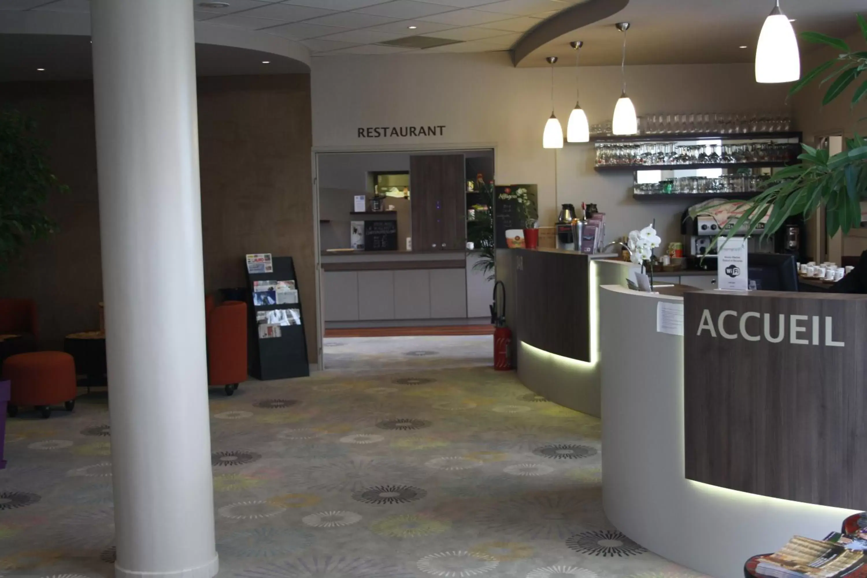 Lobby or reception in Brit Hotel Tours Sud – Le Cheops