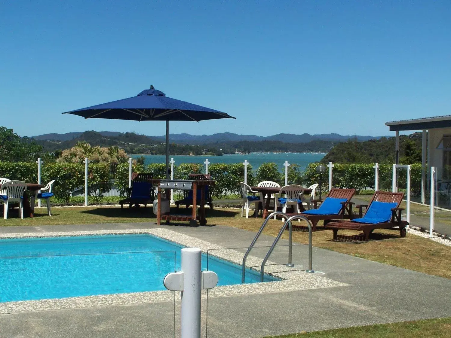 Sea view, Swimming Pool in Aloha Seaview Resort Motel