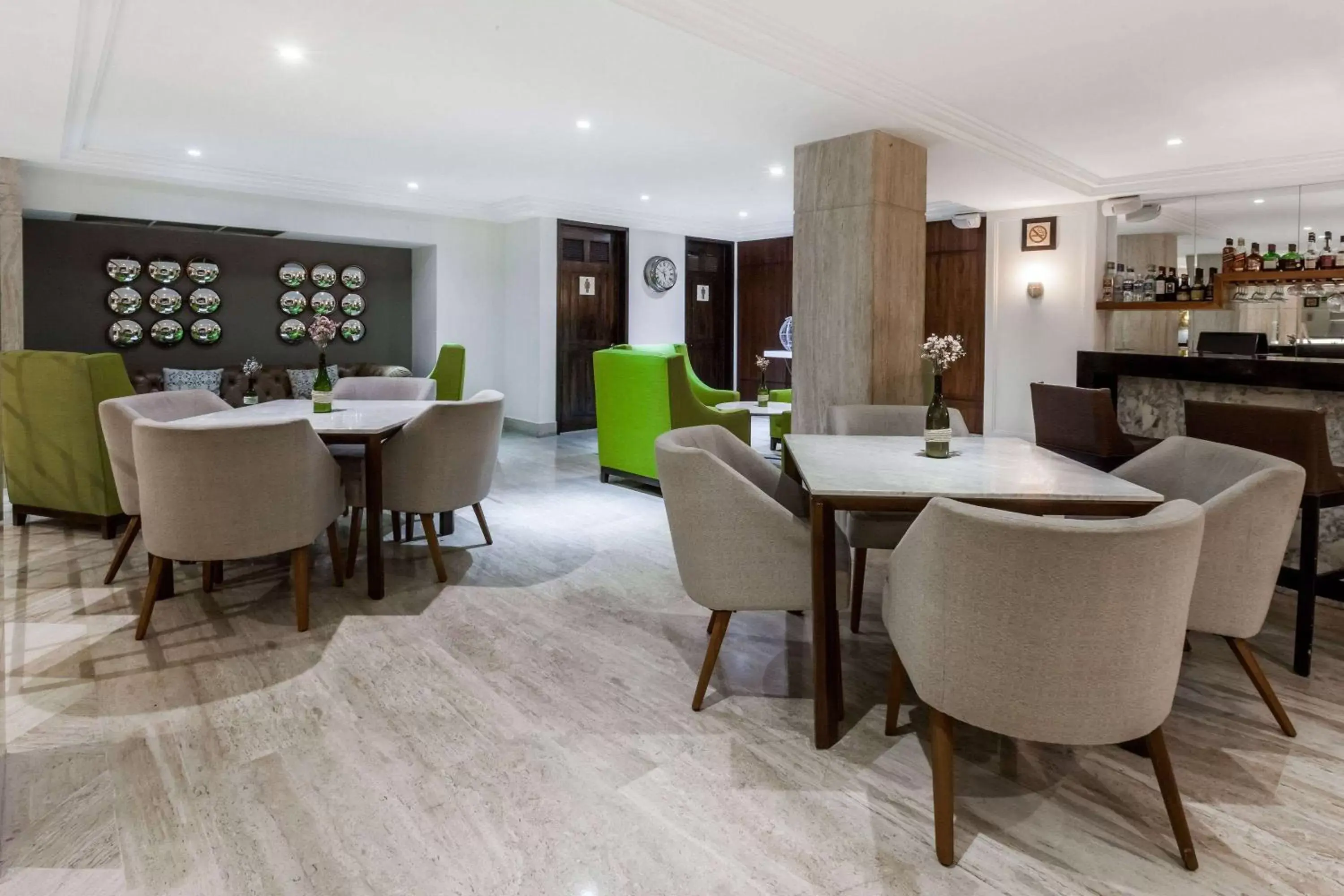 Lounge or bar in Ramada Plaza by Wyndham Leon Lounge or bar in Ramada Plaza by Wyndham Leon