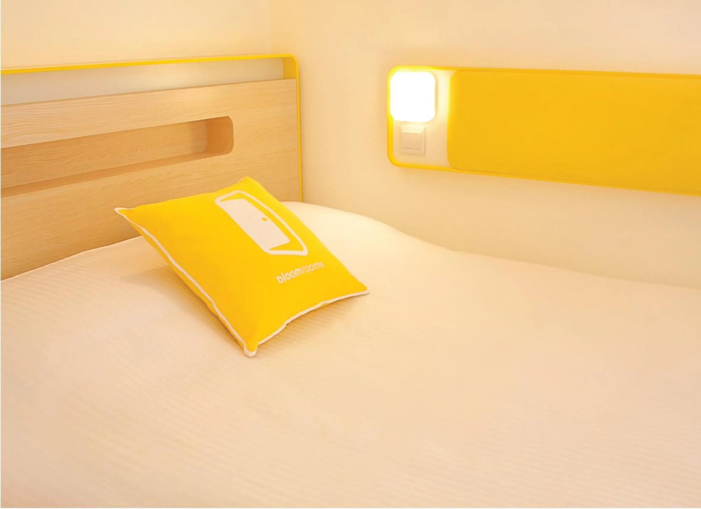 Standard Queen Room in Bloomrooms @ New Delhi Railway Station