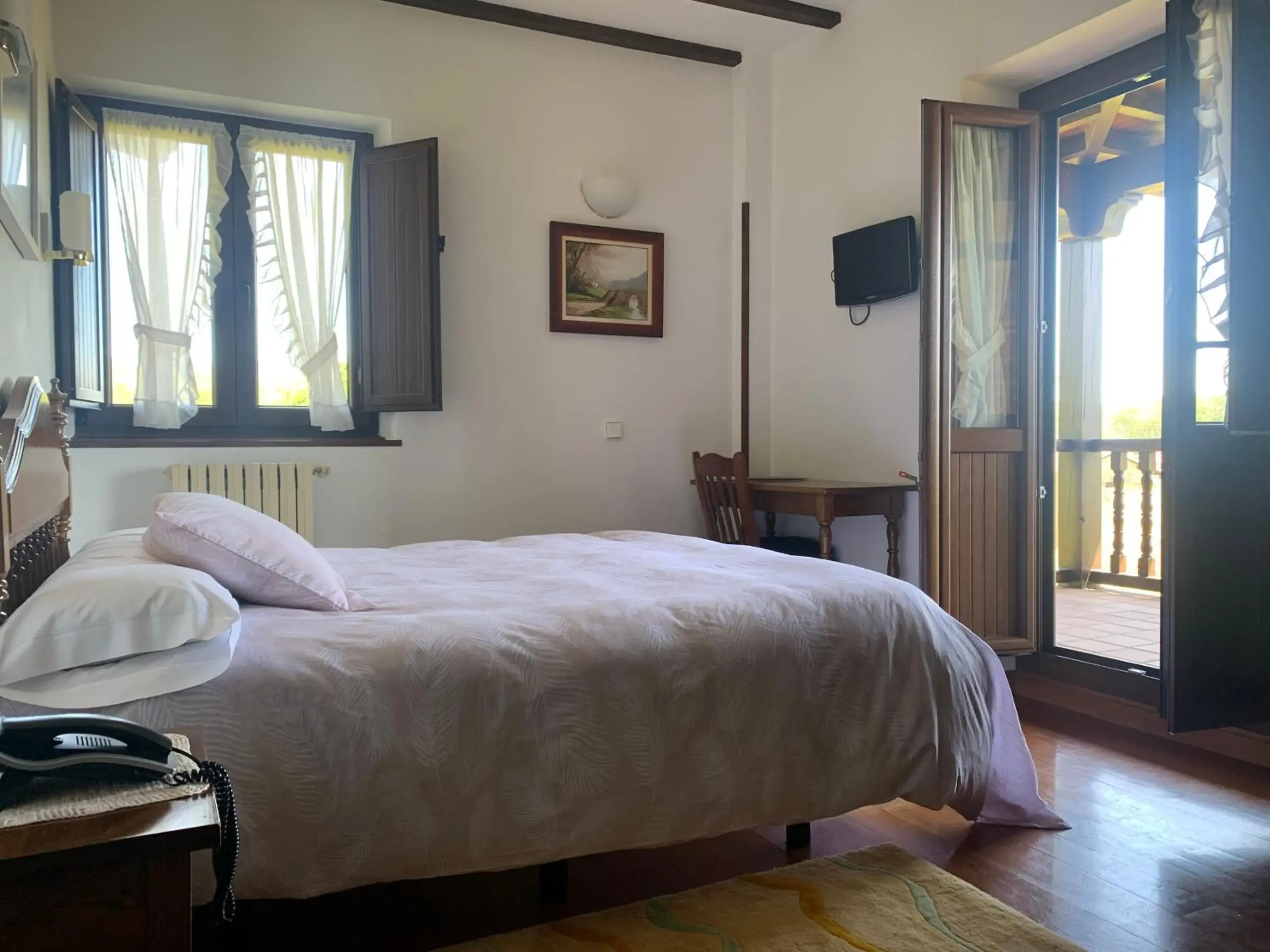 Photo of the whole room, Bed in Hotel Siglo XVIII