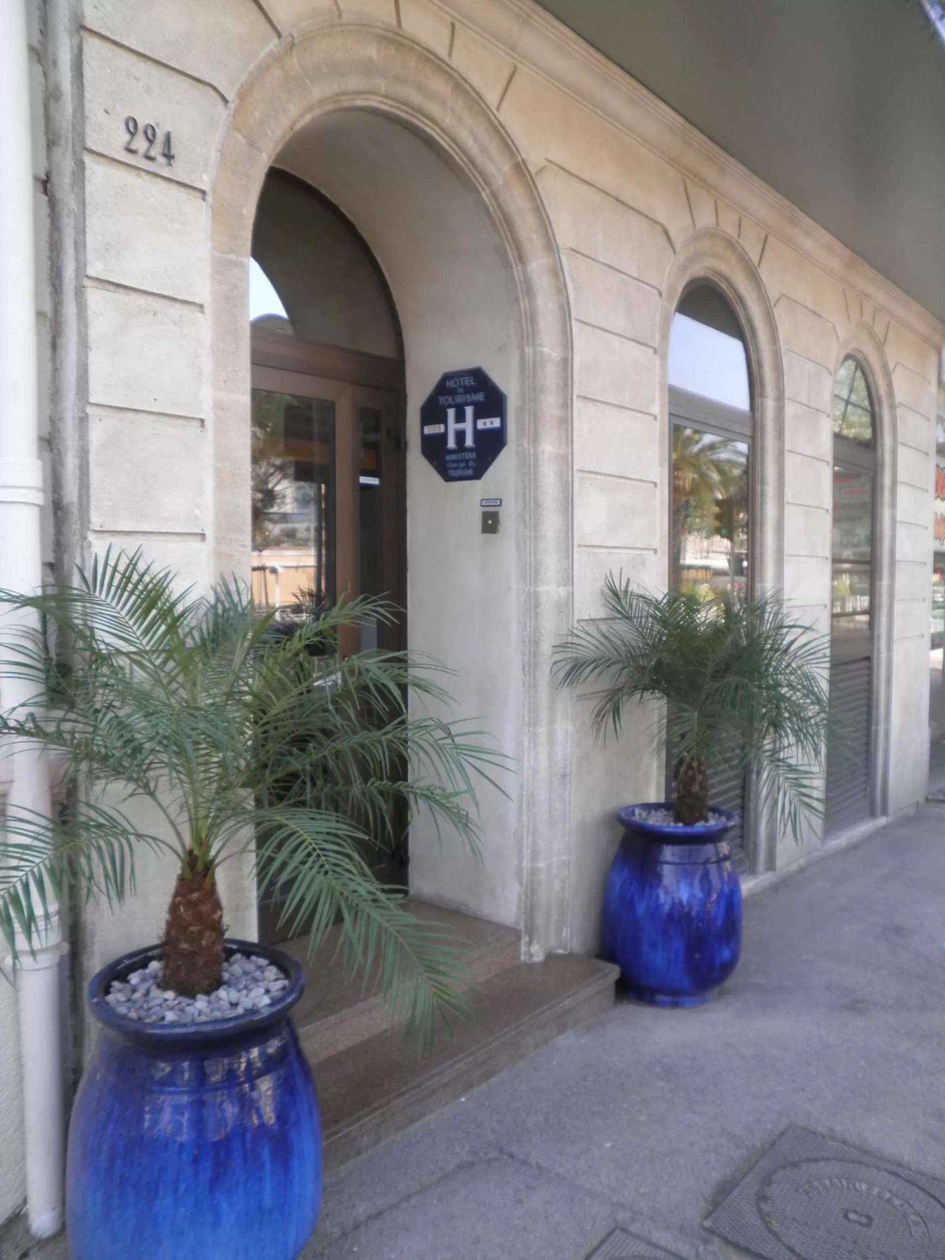 Facade/entrance in Au Nouvel Hôtel