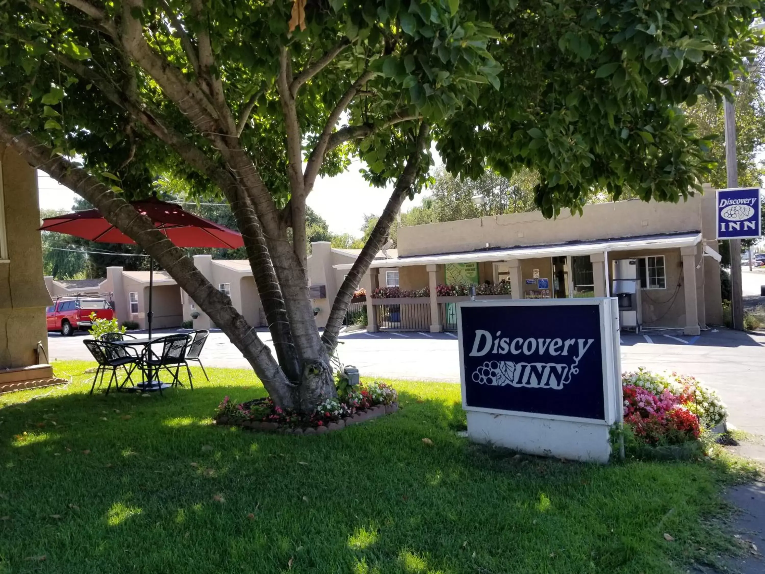 Property building in Napa Discovery Inn