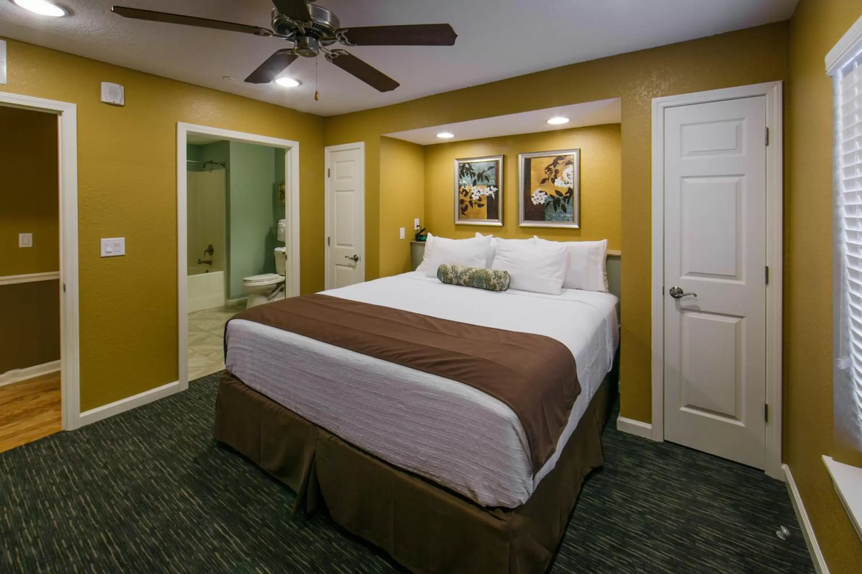 Photo of the whole room, Bed in Holiday Inn Club Vacations - Orlando Breeze Resort, an IHG Hotel