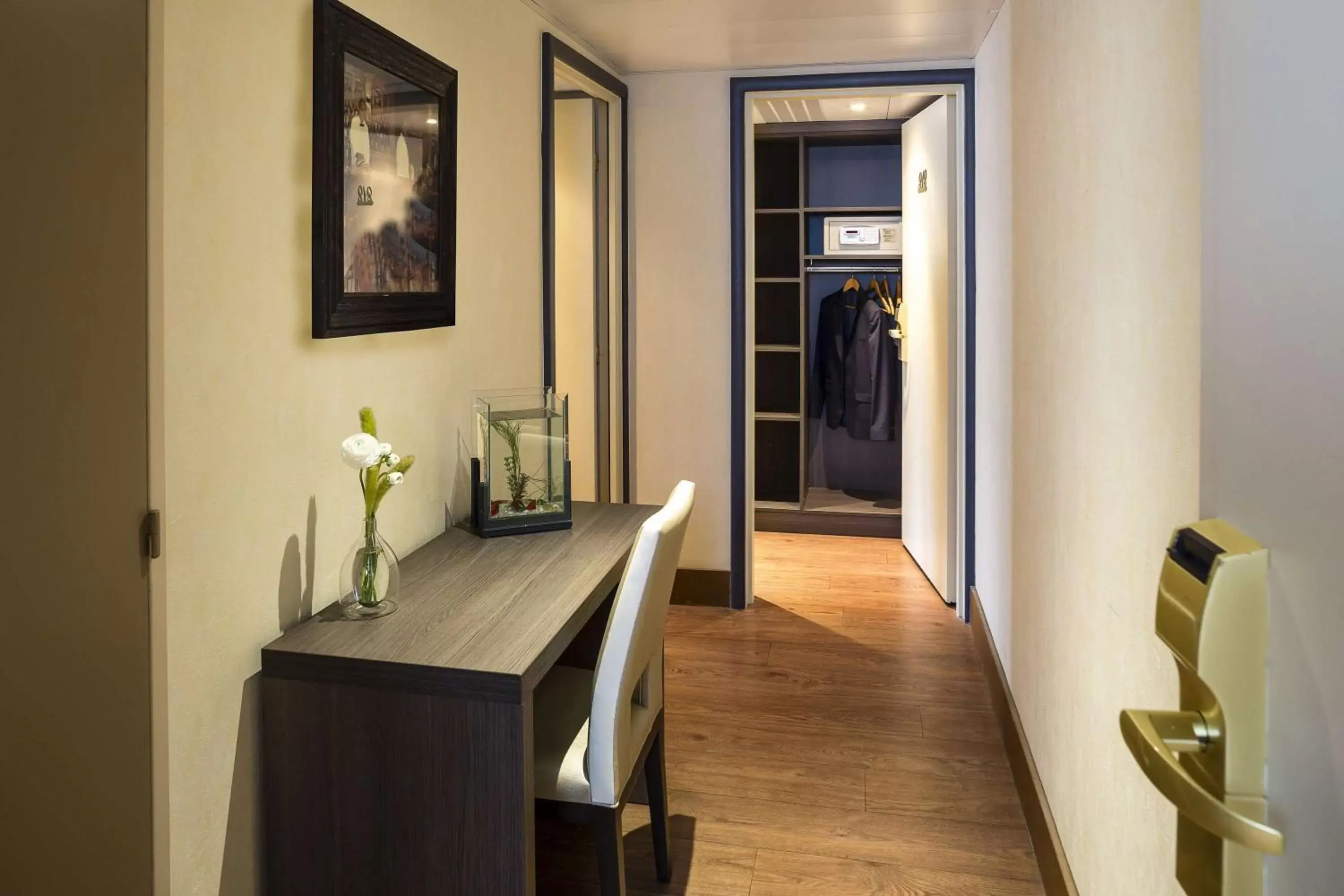 Photo of the whole room in Best Western PLUS Elixir Grasse Photo of the whole room in Best Western PLUS Elixir Grasse